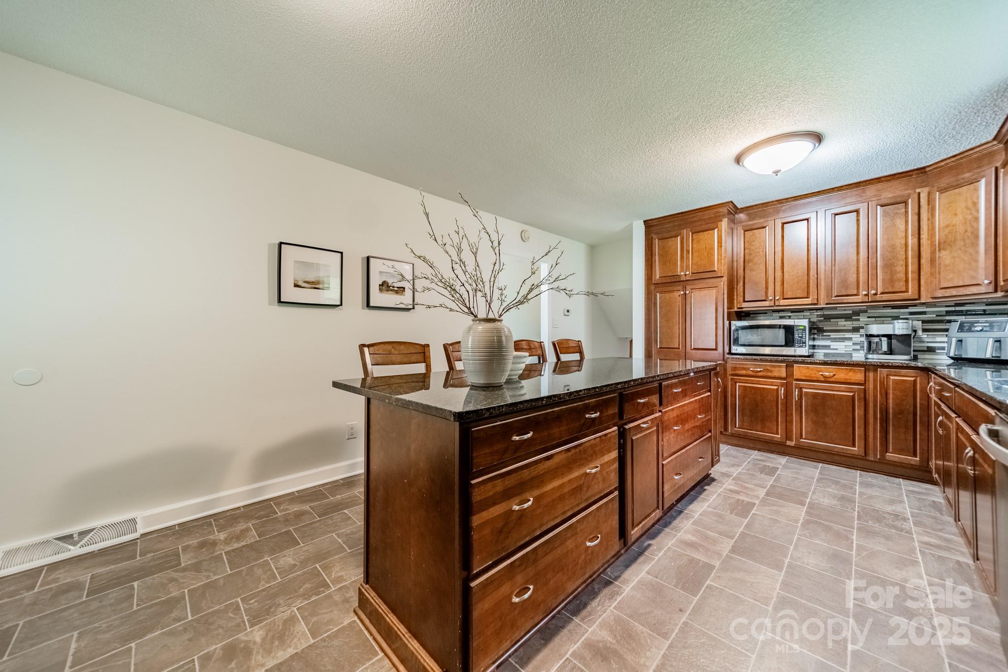 178 Woodland Drive SW