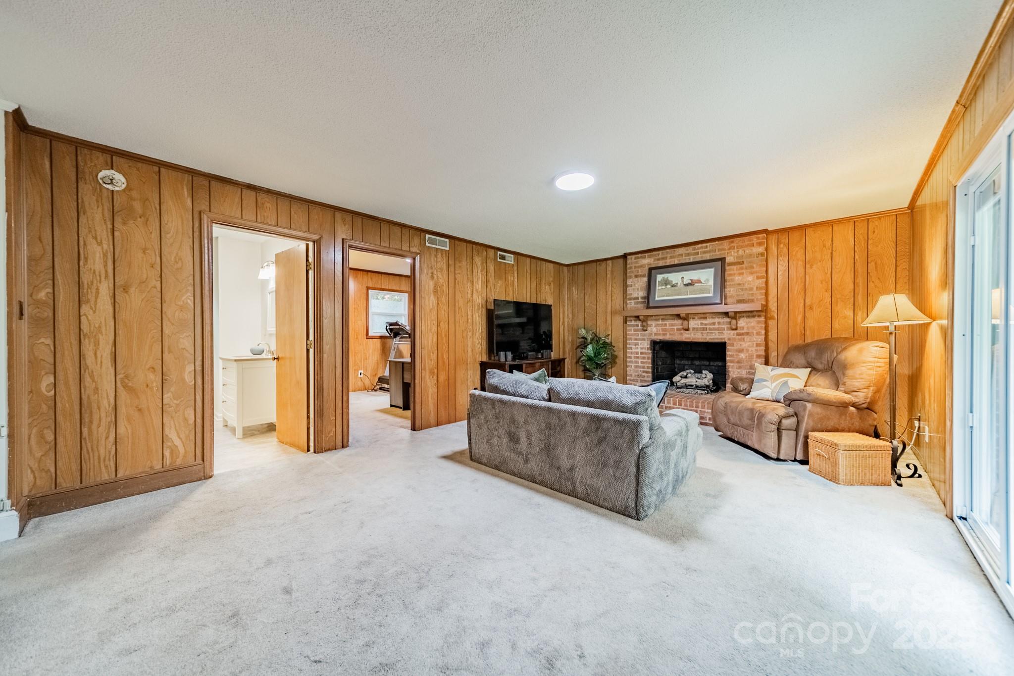 178 Woodland Drive SW
