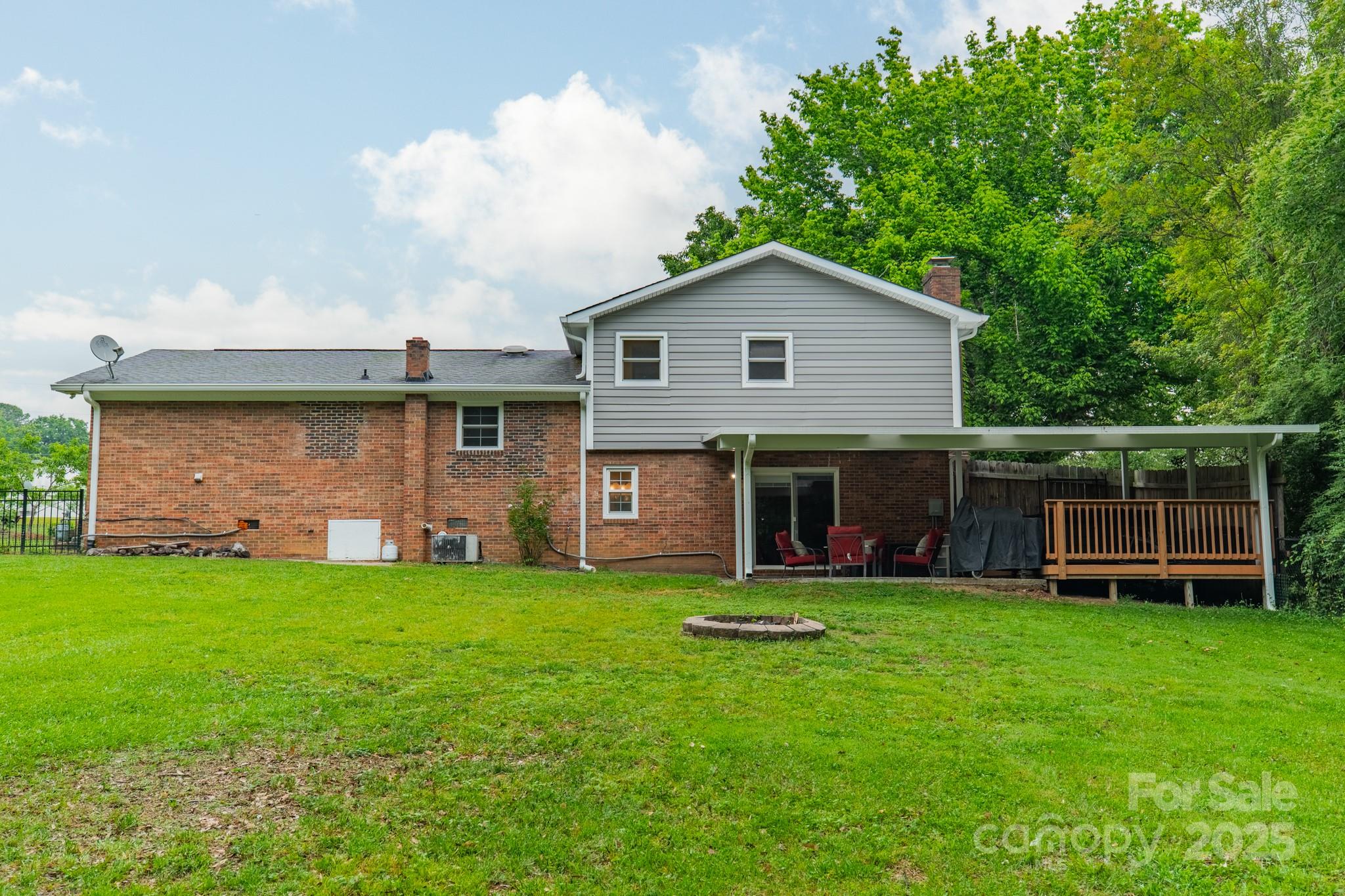 178 Woodland Drive SW