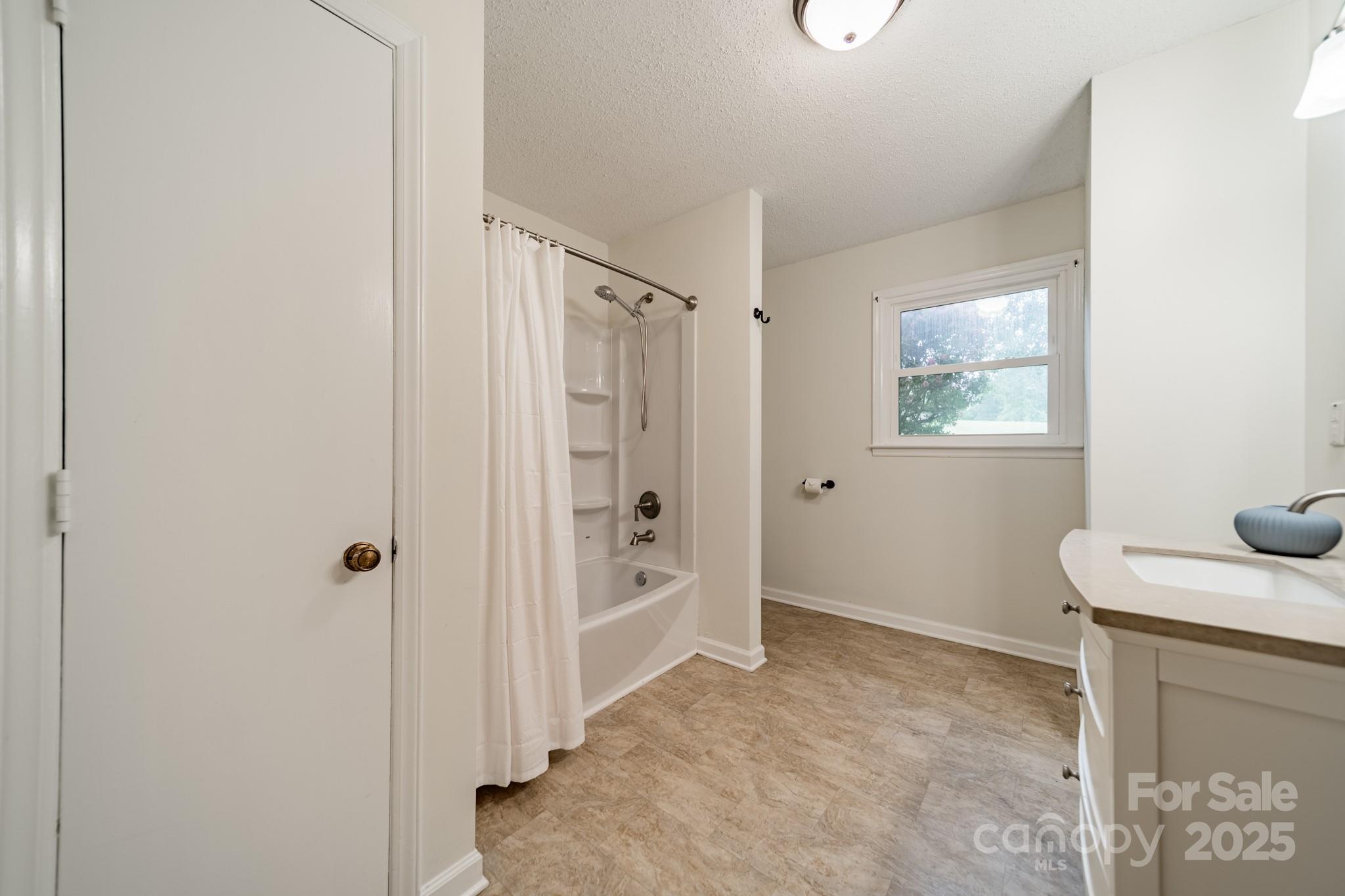 178 Woodland Drive SW