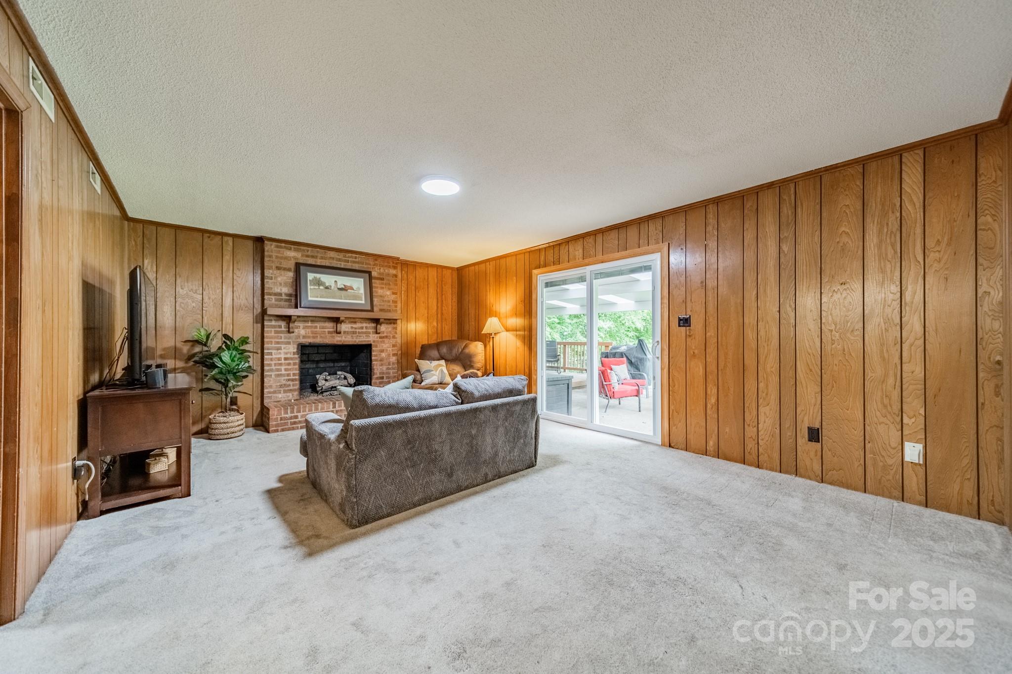 178 Woodland Drive SW