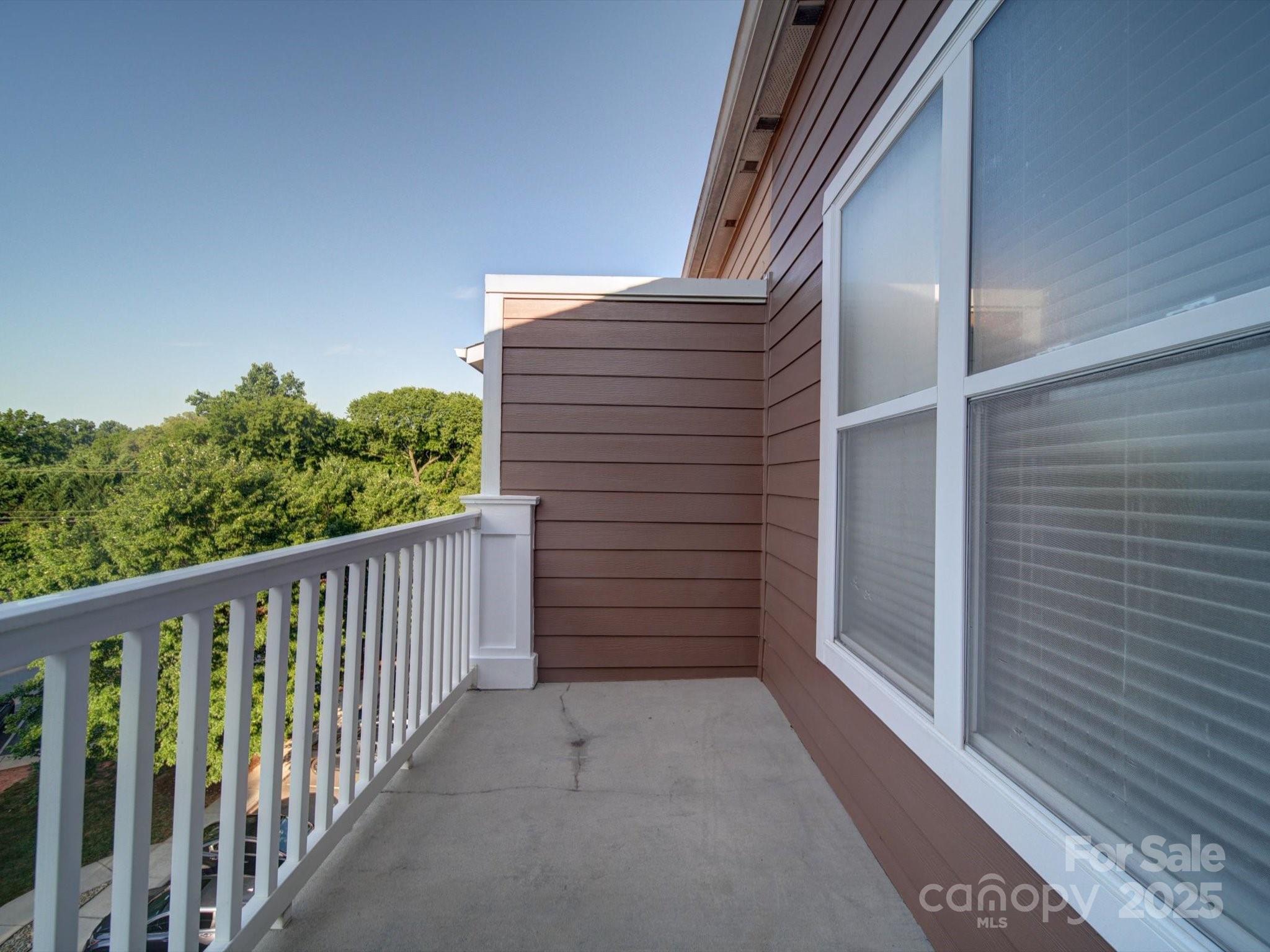 1000 E Woodlawn Road Unit: 402