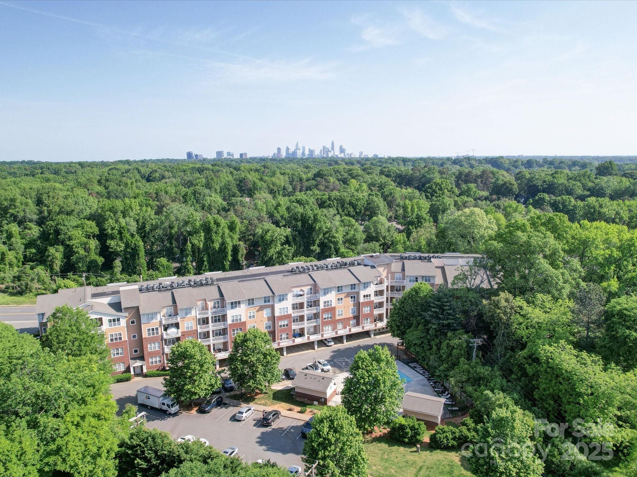 1000 E Woodlawn Road Unit: 402
