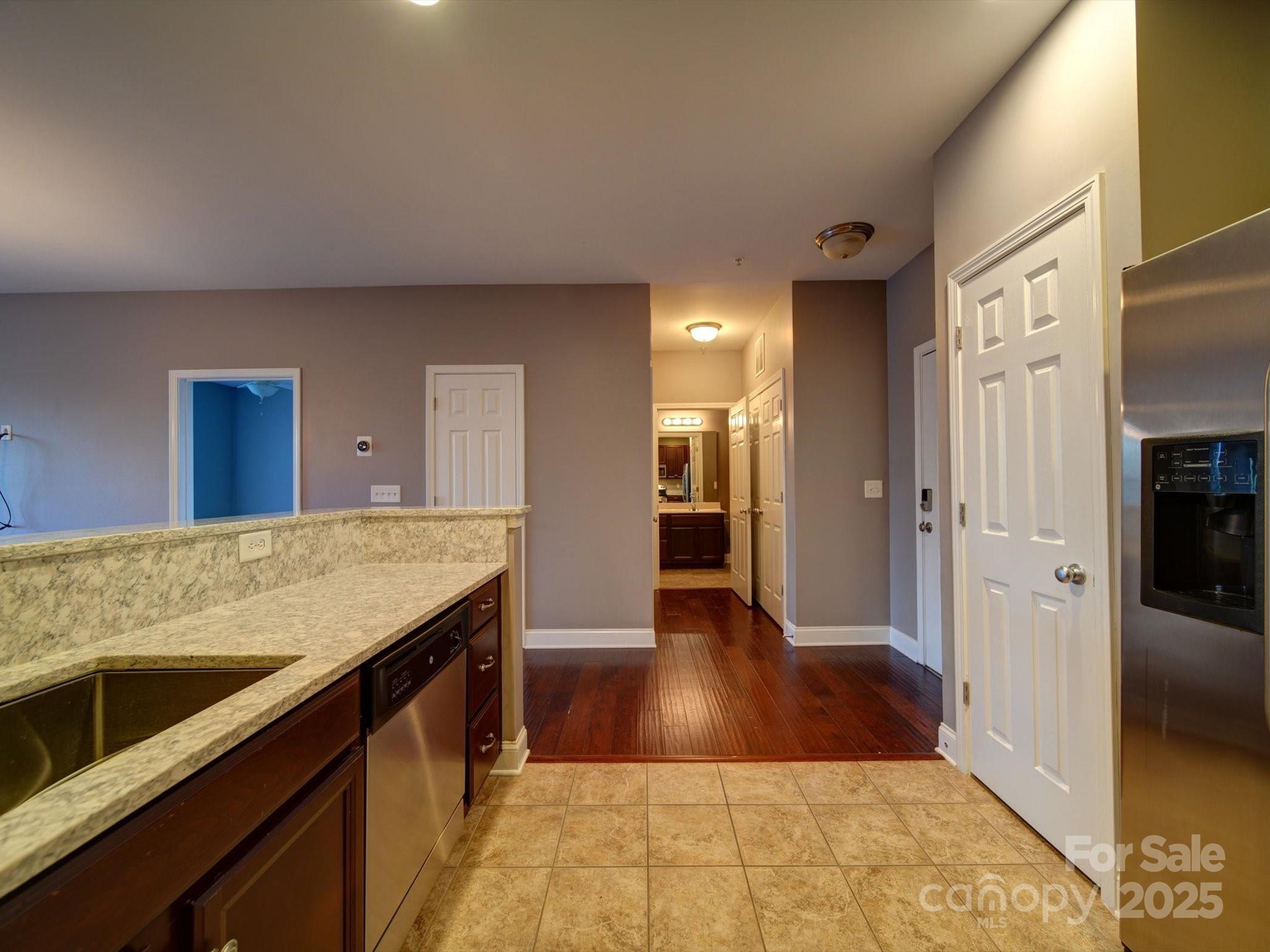 1000 E Woodlawn Road Unit: 402