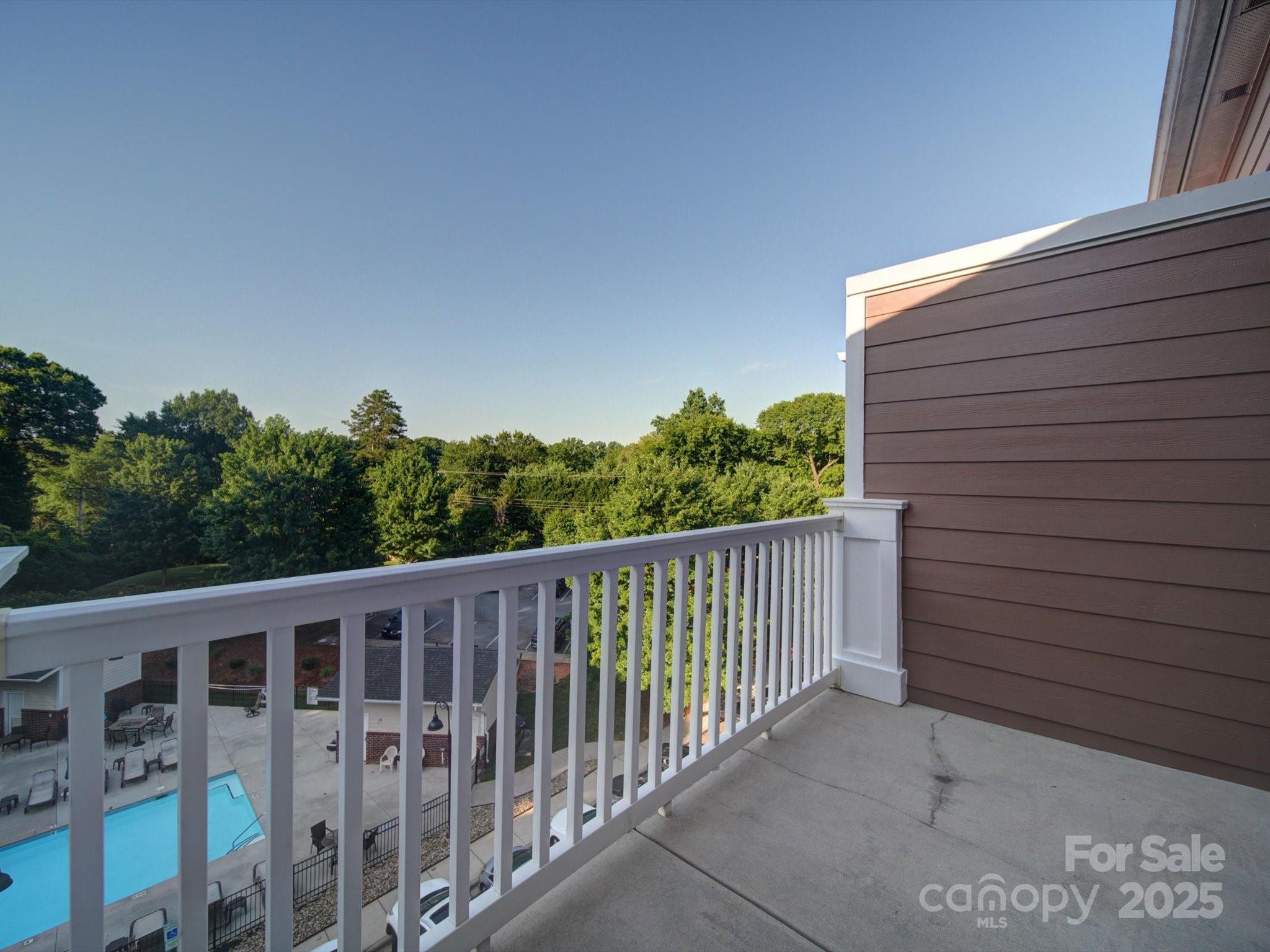 1000 E Woodlawn Road Unit: 402