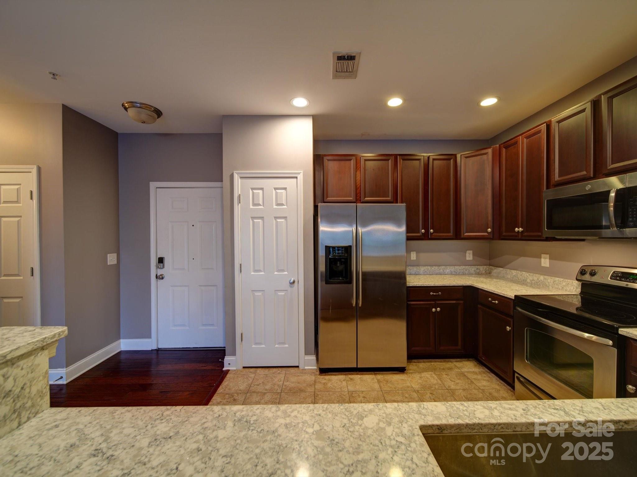 1000 E Woodlawn Road Unit: 402