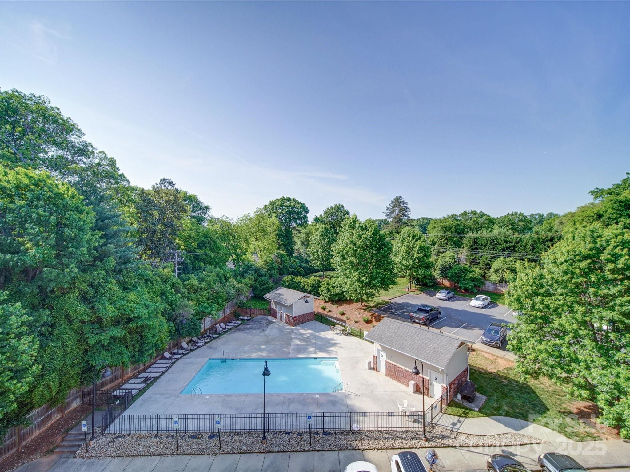 1000 E Woodlawn Road Unit: 402