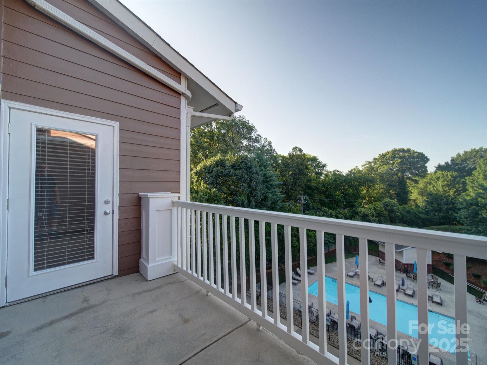 1000 E Woodlawn Road Unit: 402