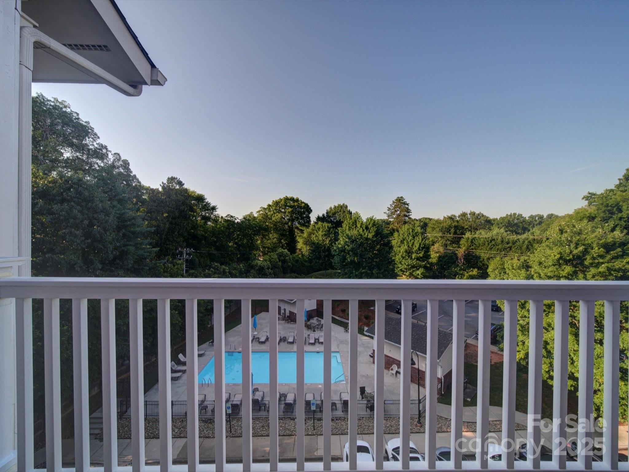 1000 E Woodlawn Road Unit: 402