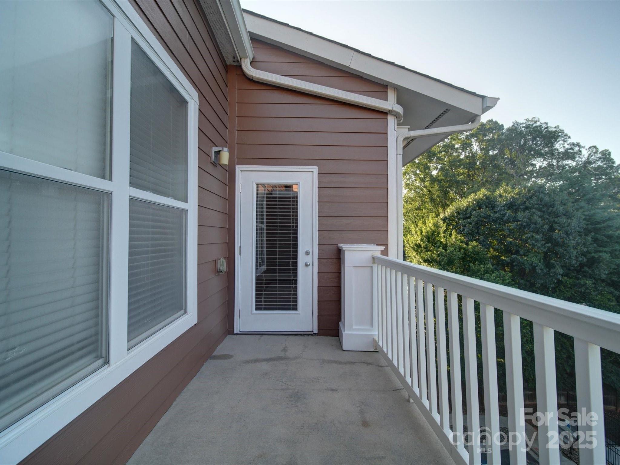 1000 E Woodlawn Road Unit: 402