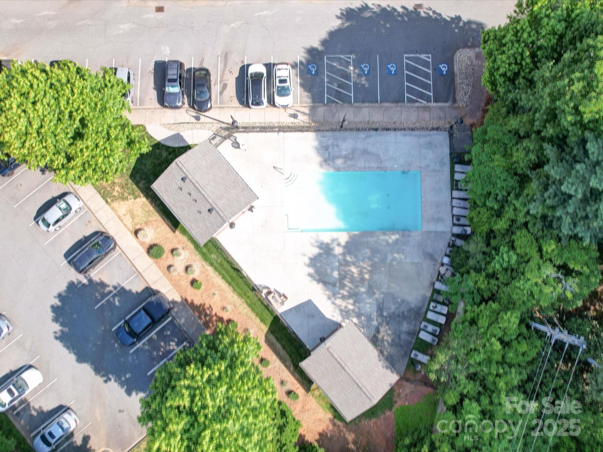 1000 E Woodlawn Road Unit: 402