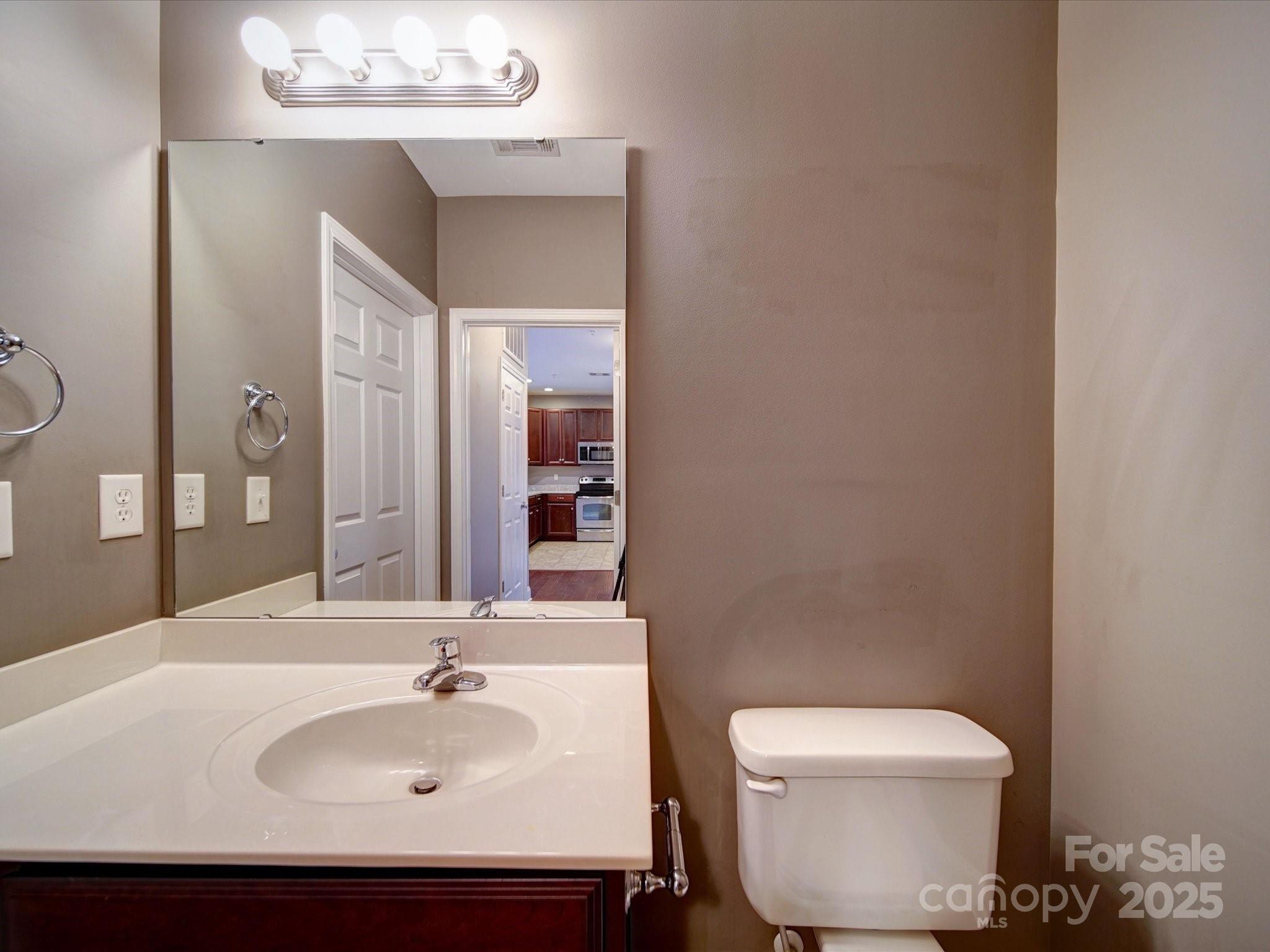 1000 E Woodlawn Road Unit: 402