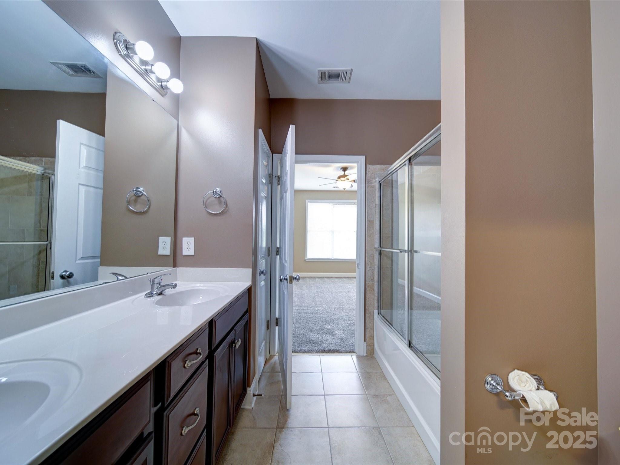 1000 E Woodlawn Road Unit: 402