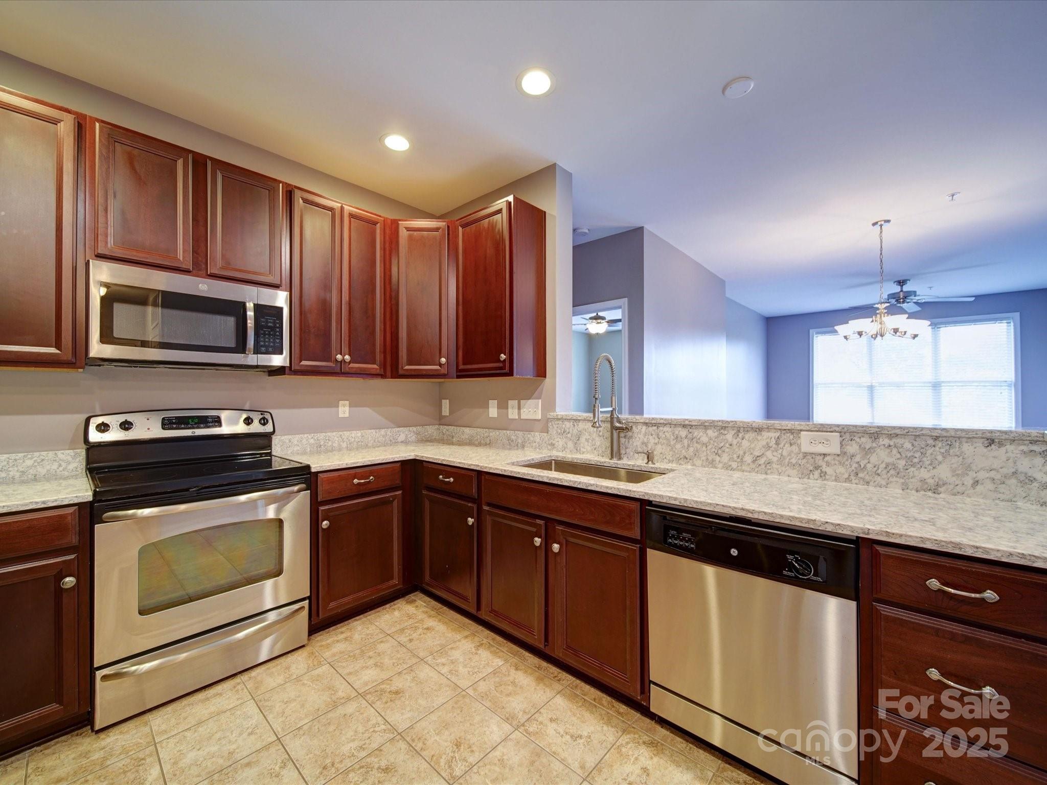 1000 E Woodlawn Road Unit: 402