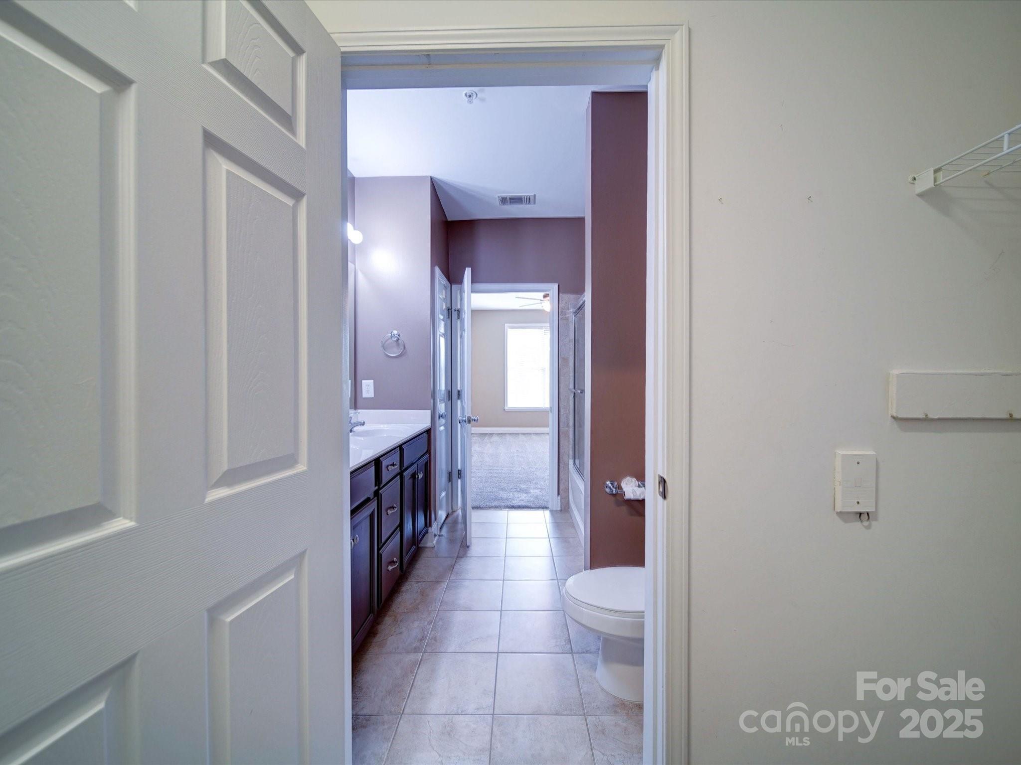 1000 E Woodlawn Road Unit: 402