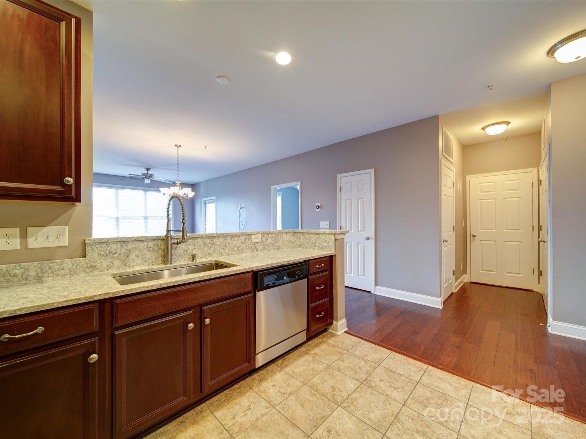 1000 E Woodlawn Road Unit: 402