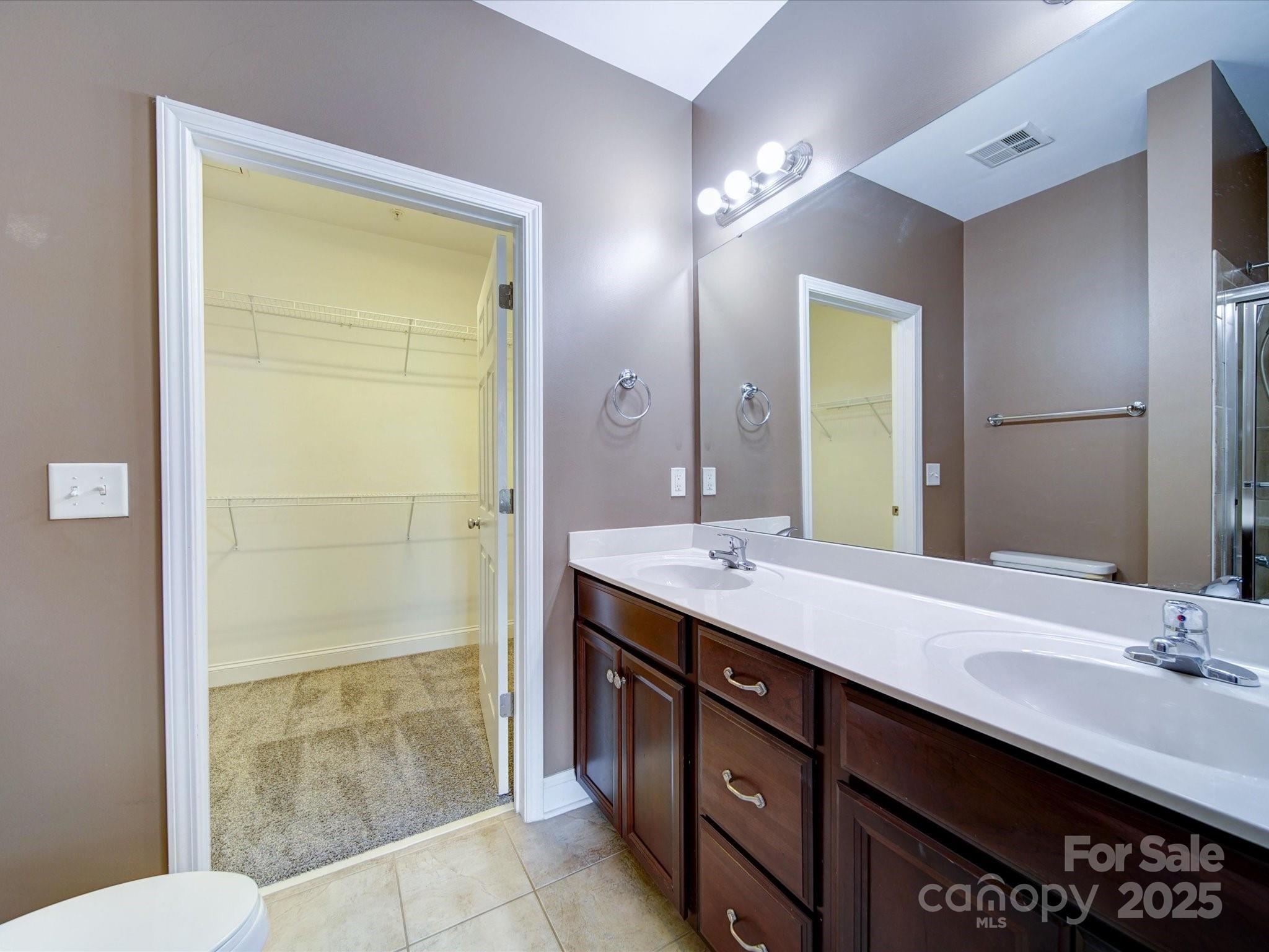 1000 E Woodlawn Road Unit: 402