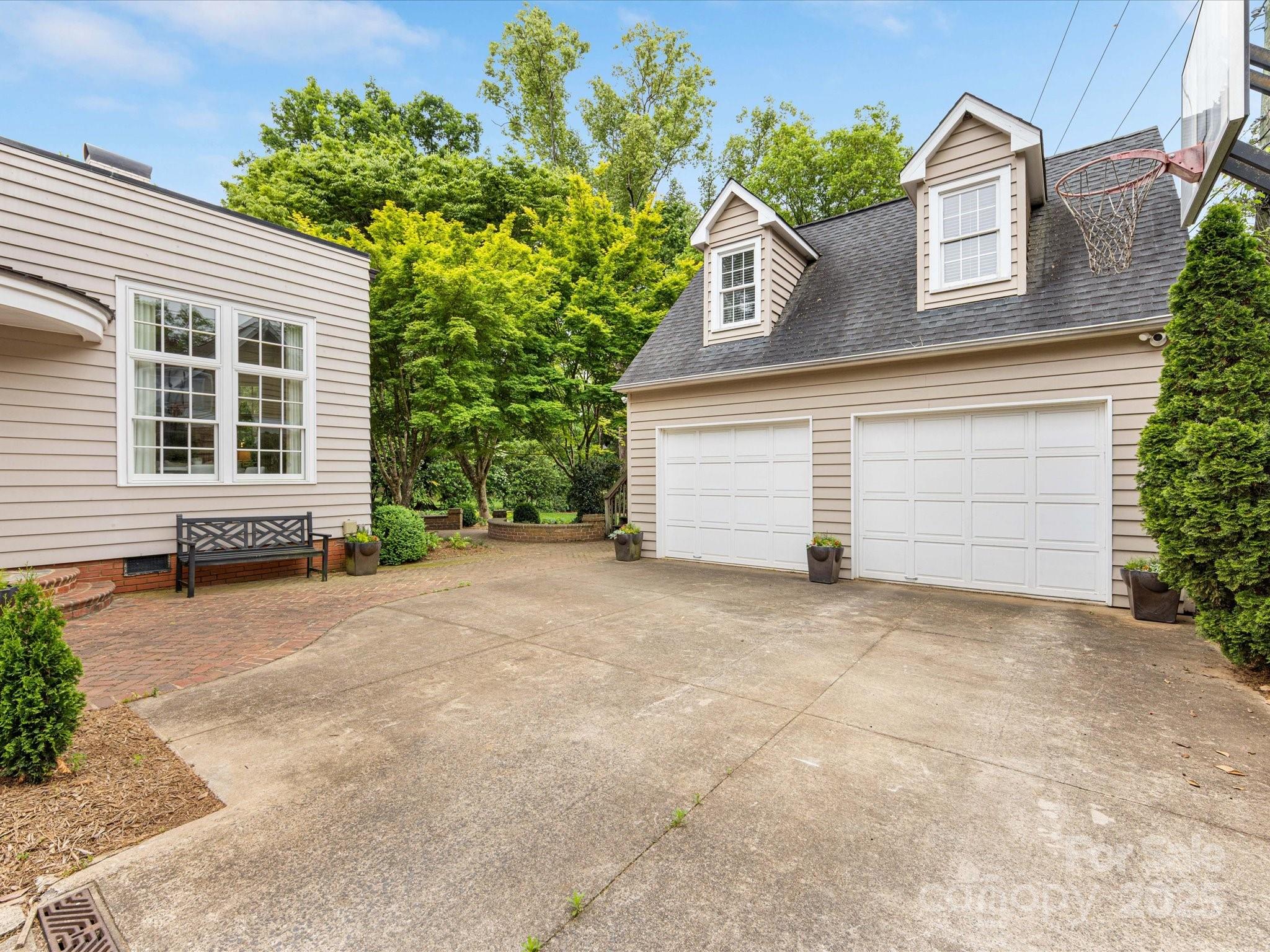 2611 Forest Drive