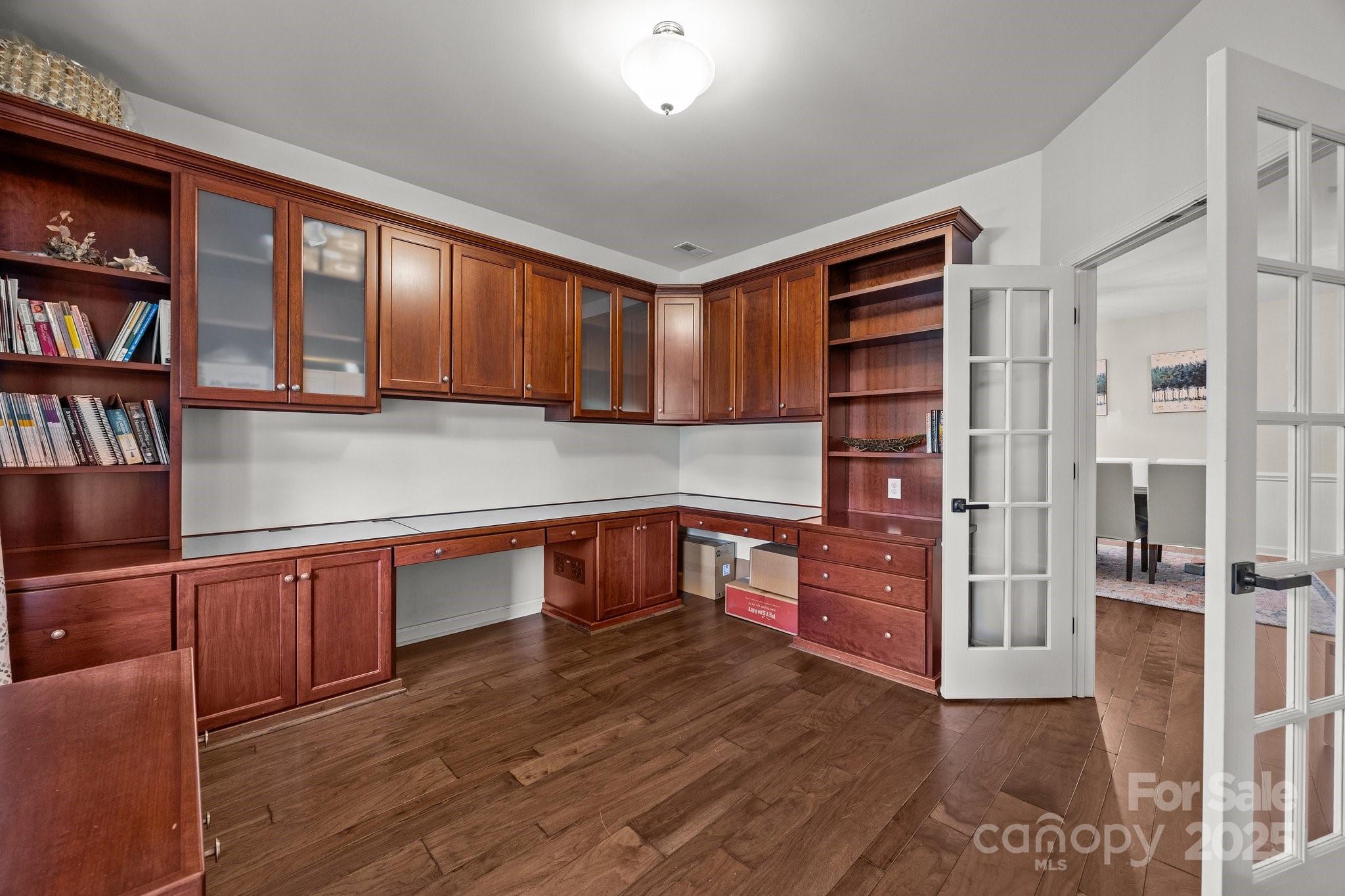 1108 Longwood Court