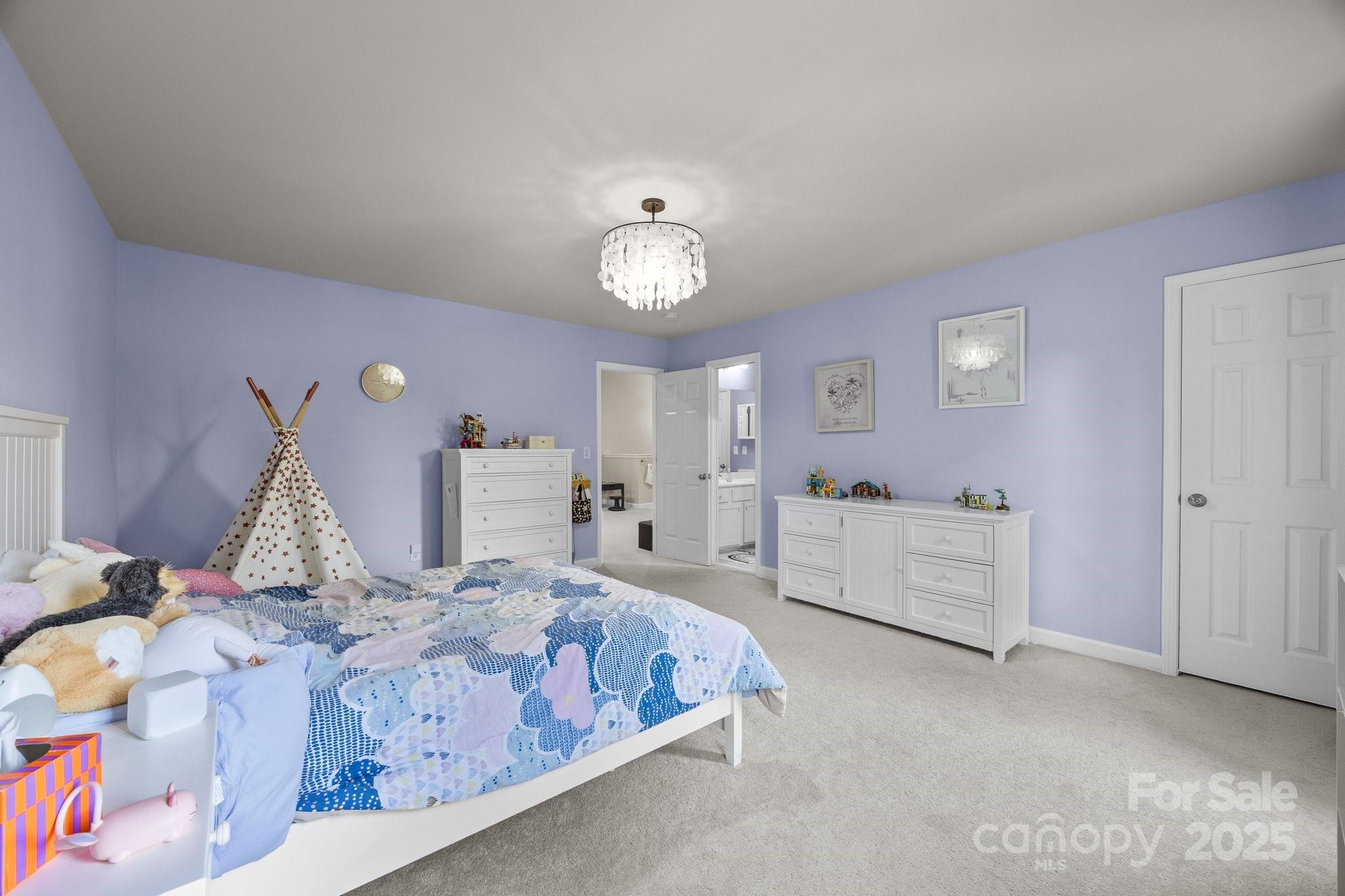 1108 Longwood Court