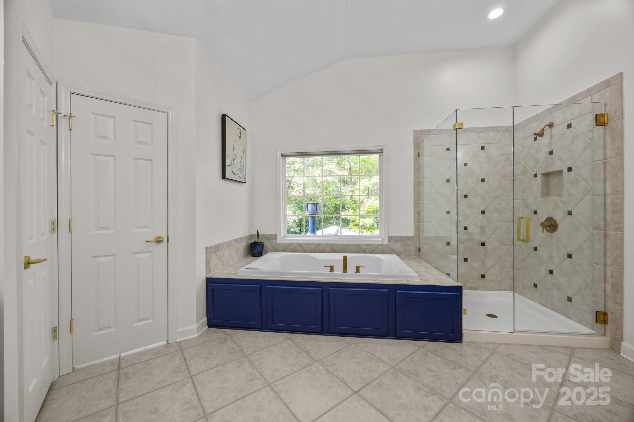1108 Longwood Court