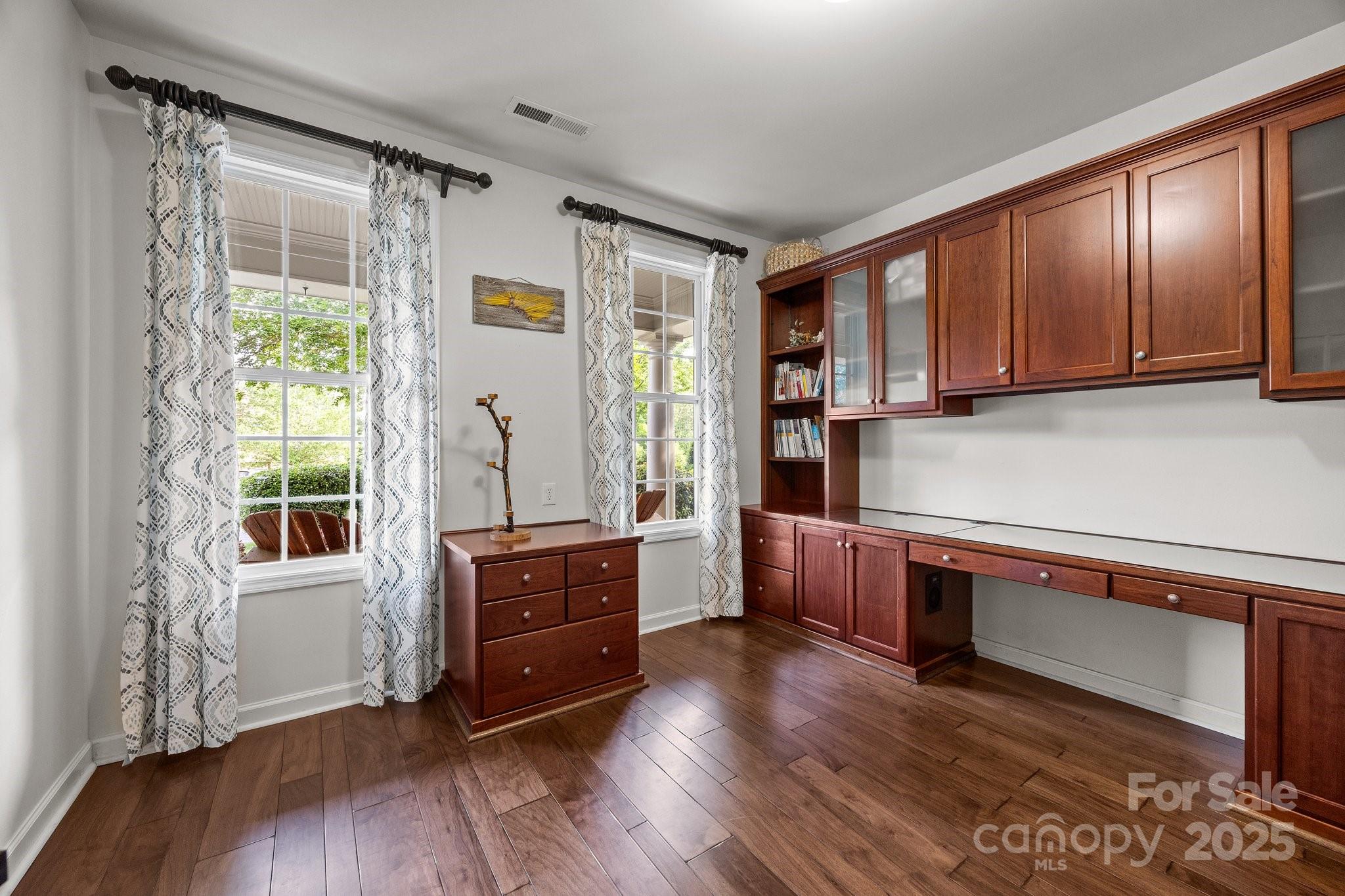 1108 Longwood Court