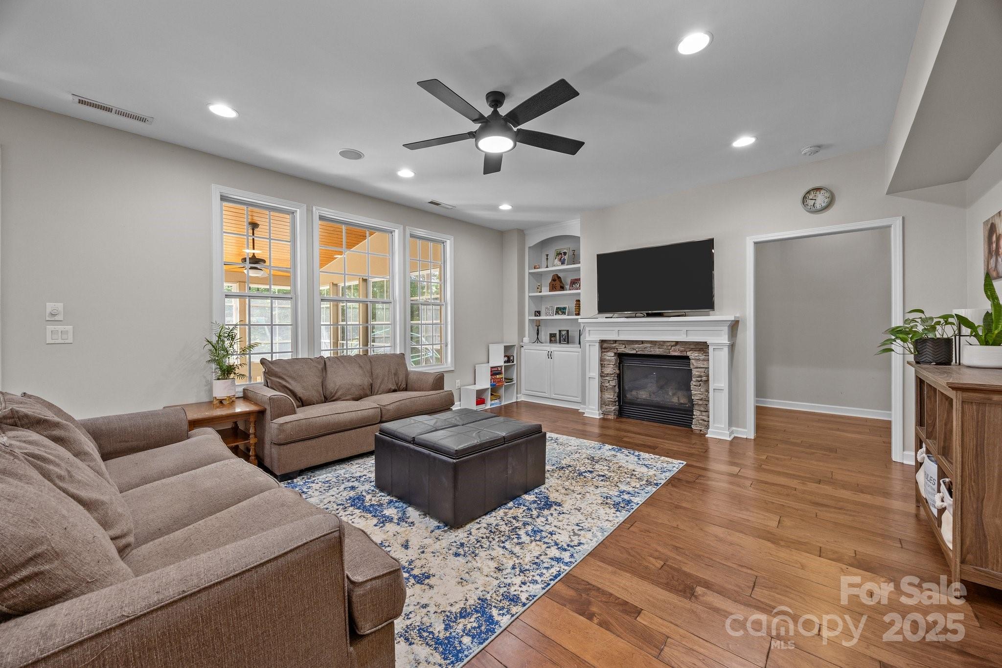 1108 Longwood Court