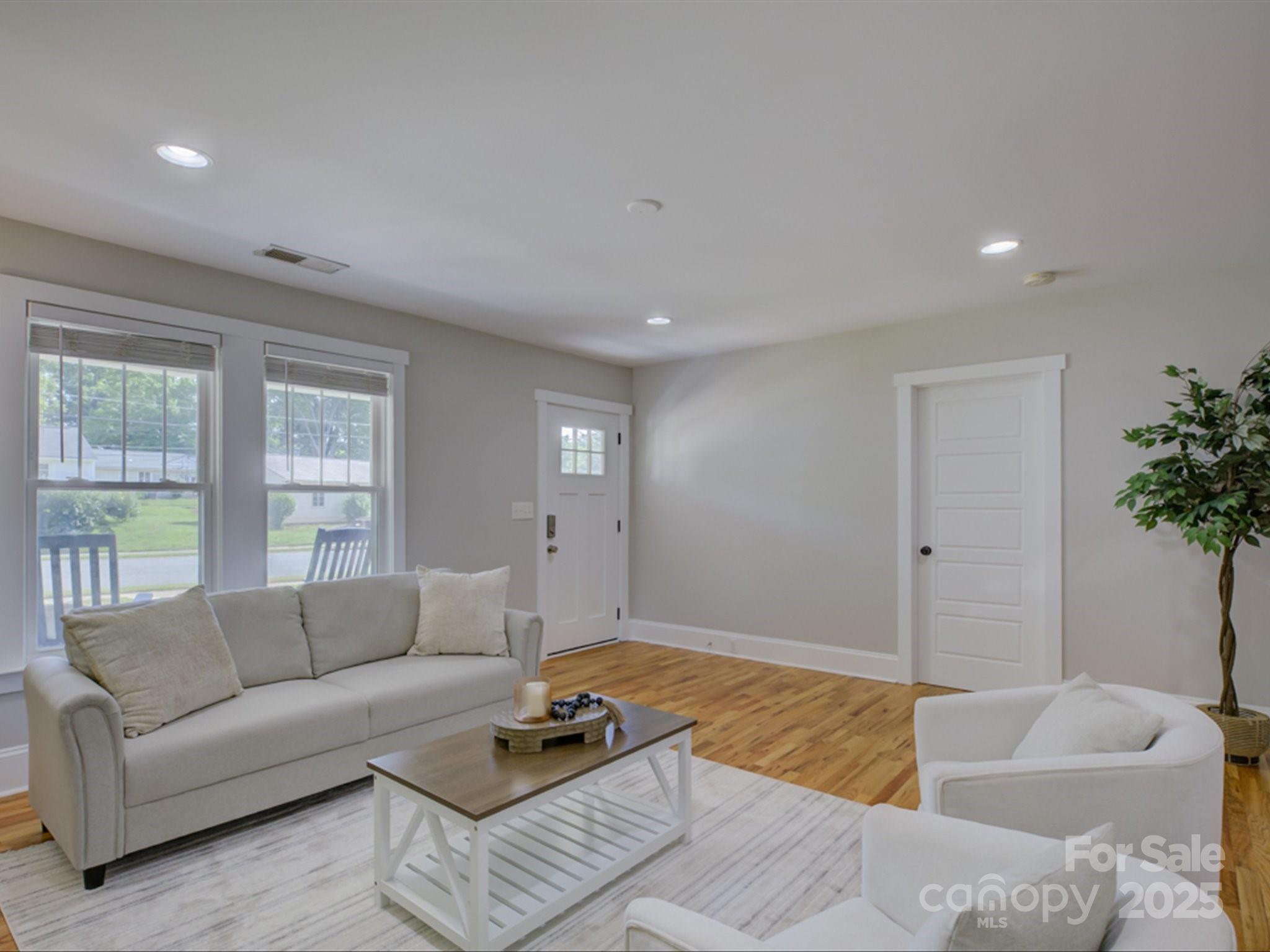 1324 E 35th Street