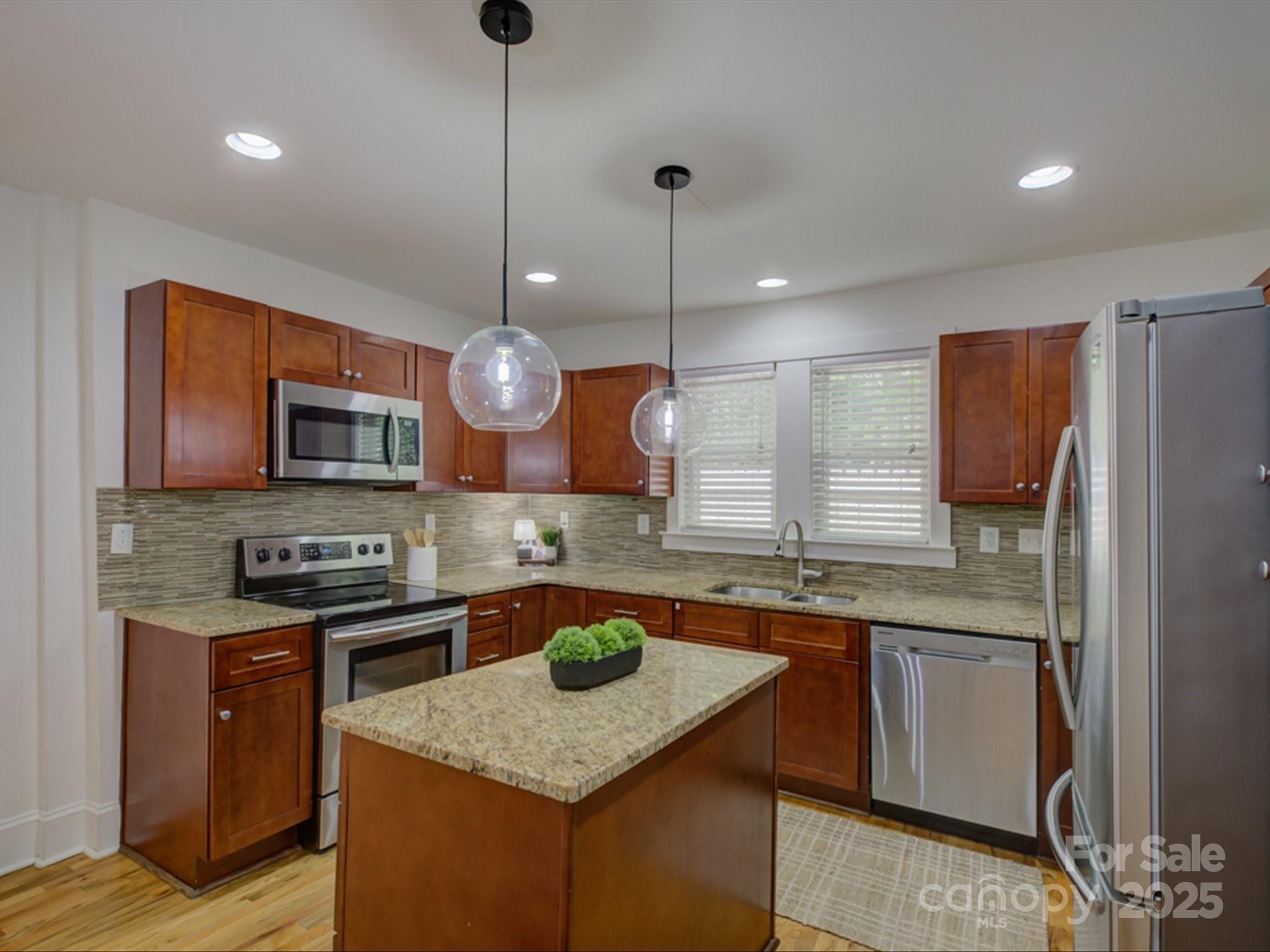 1324 E 35th Street