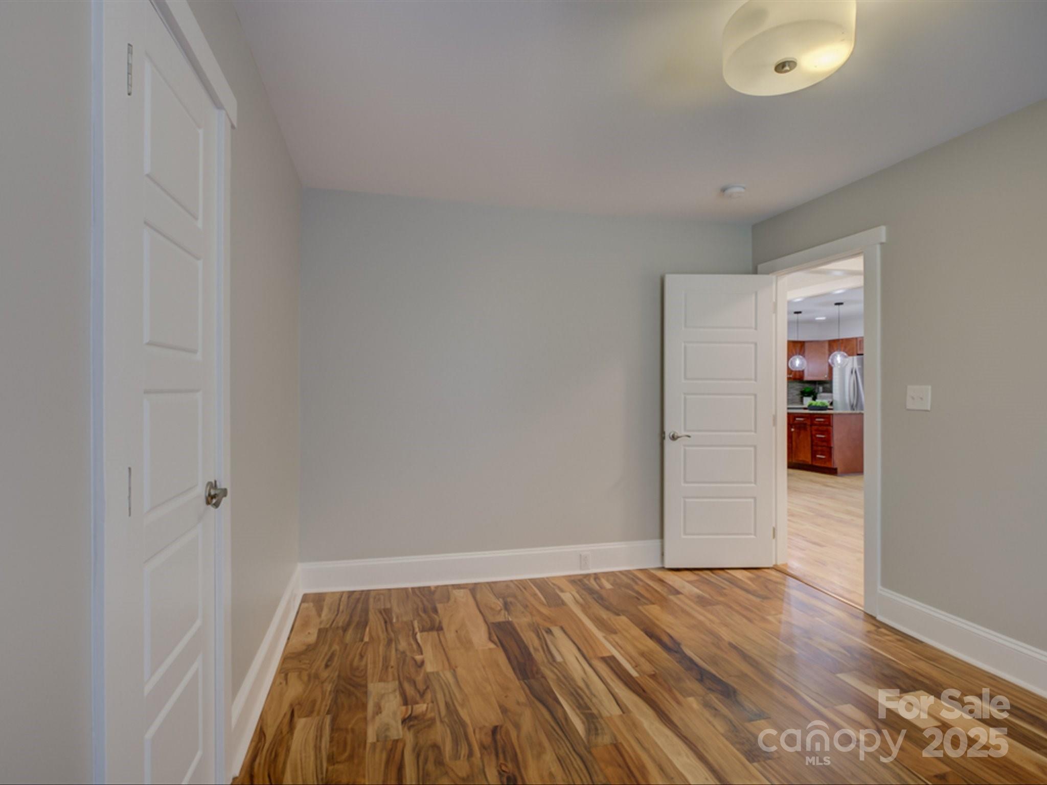 1324 E 35th Street