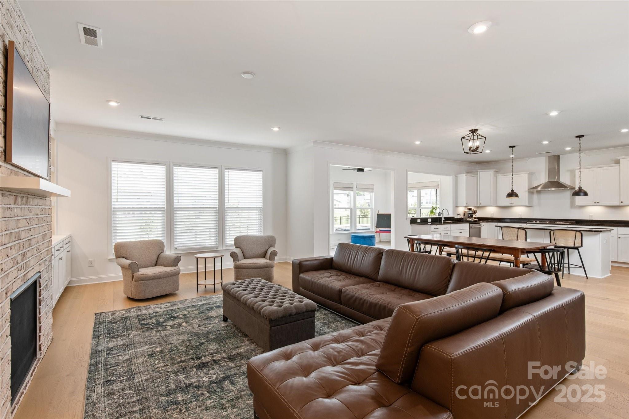 1381 Regions Boulevard