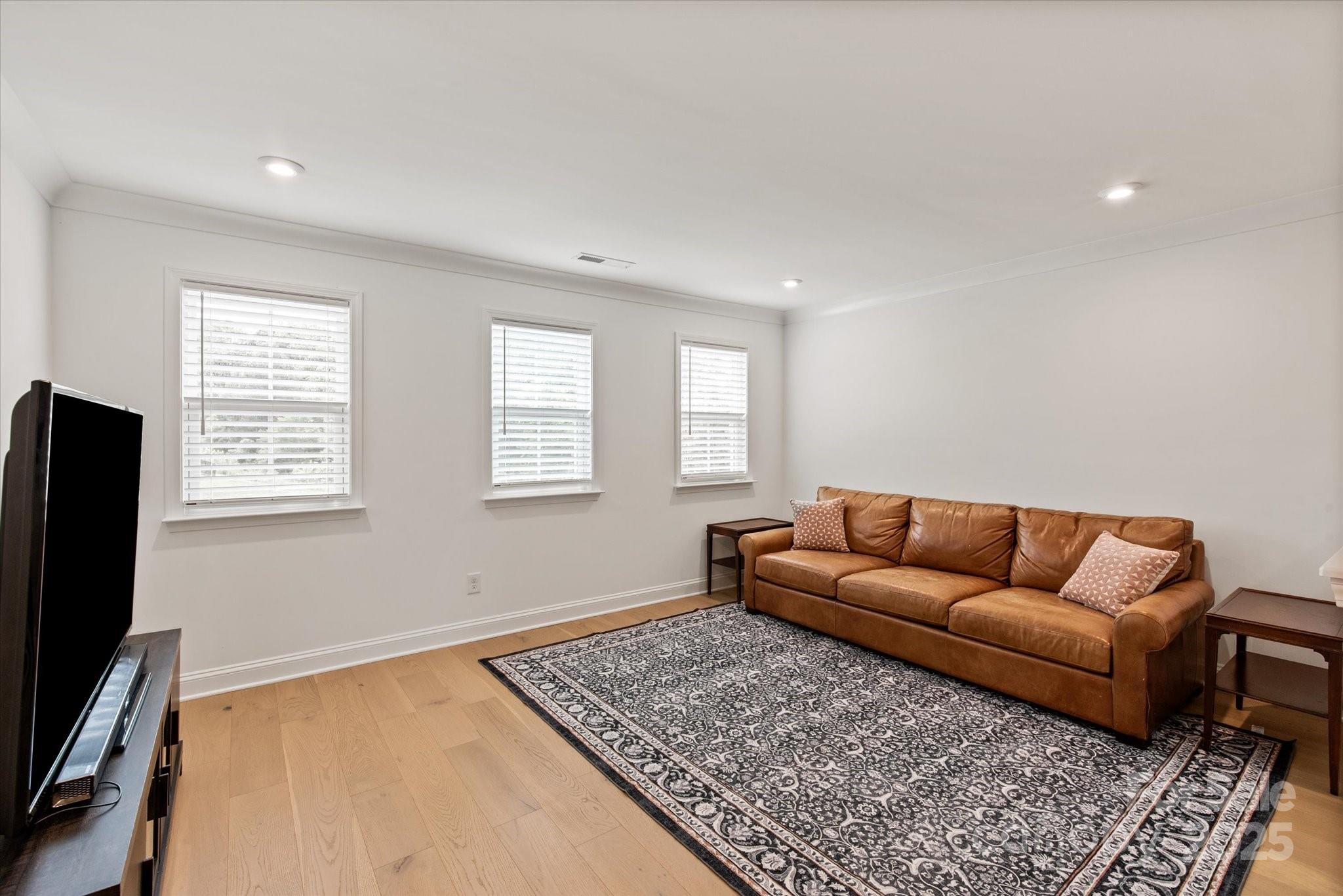 1381 Regions Boulevard