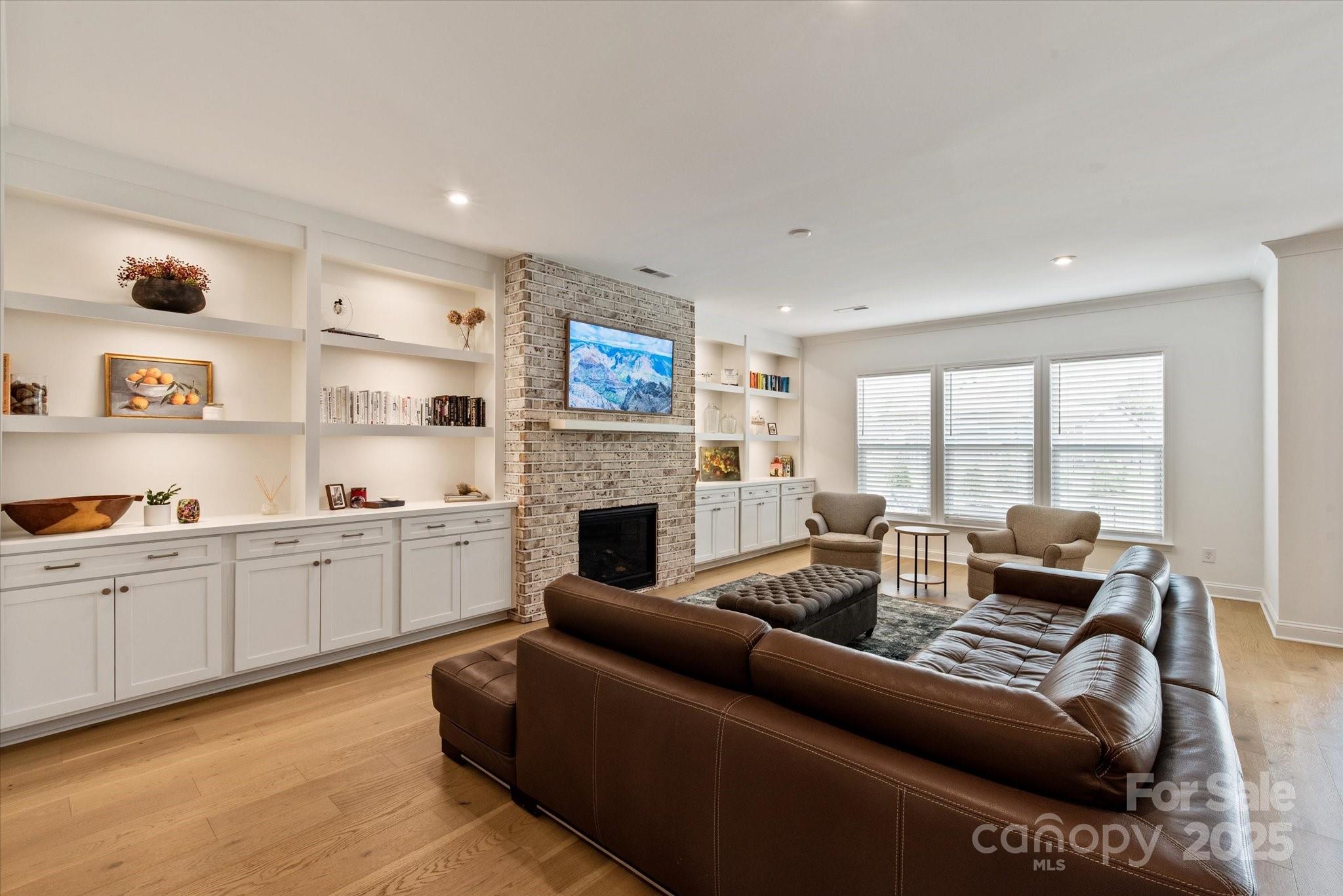 1381 Regions Boulevard