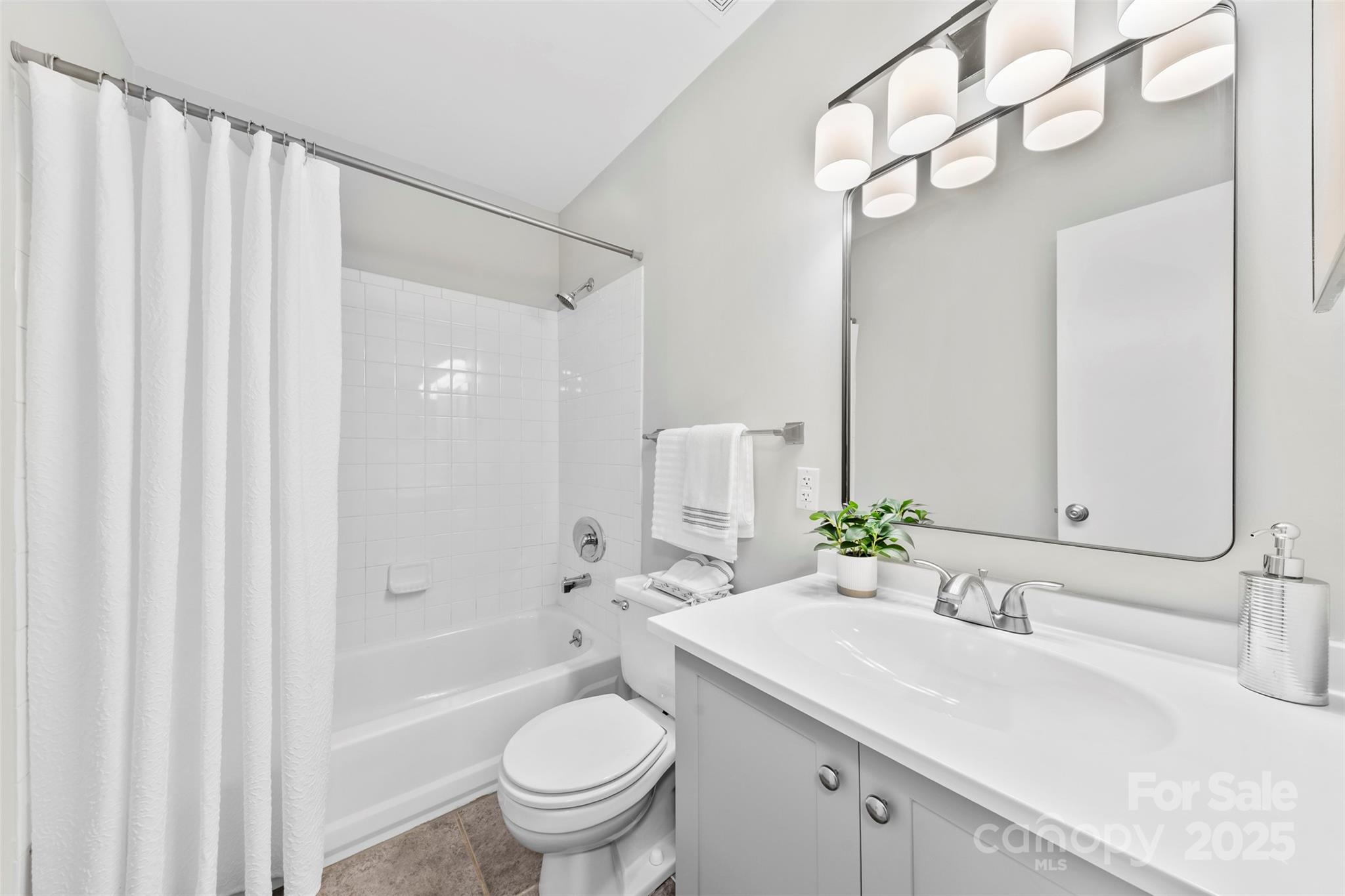 430 Queens Road Unit: 332