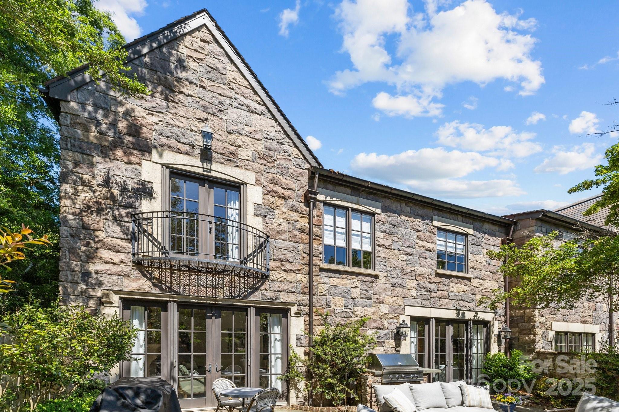 1625 Bibury Lane