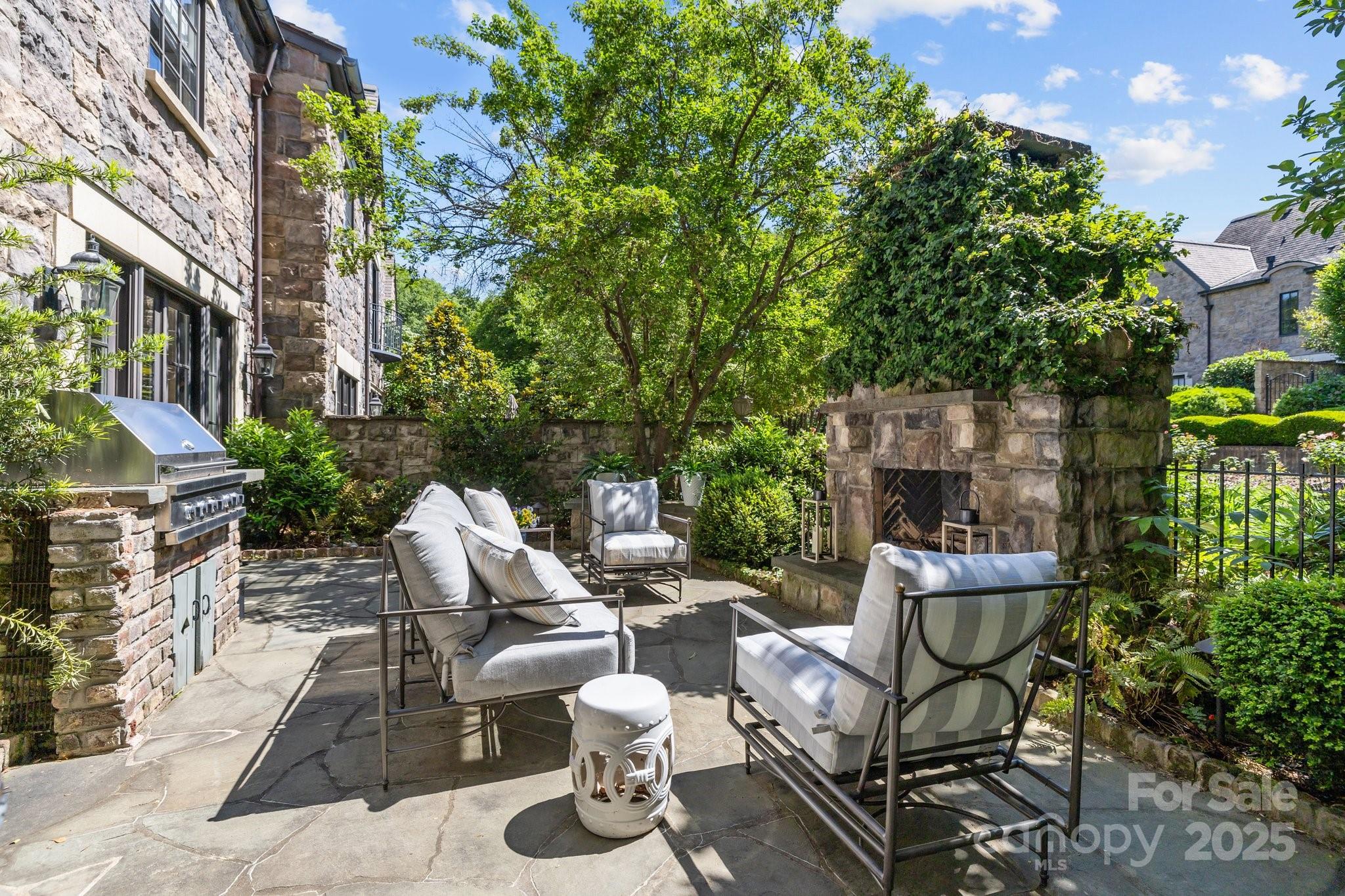 1625 Bibury Lane