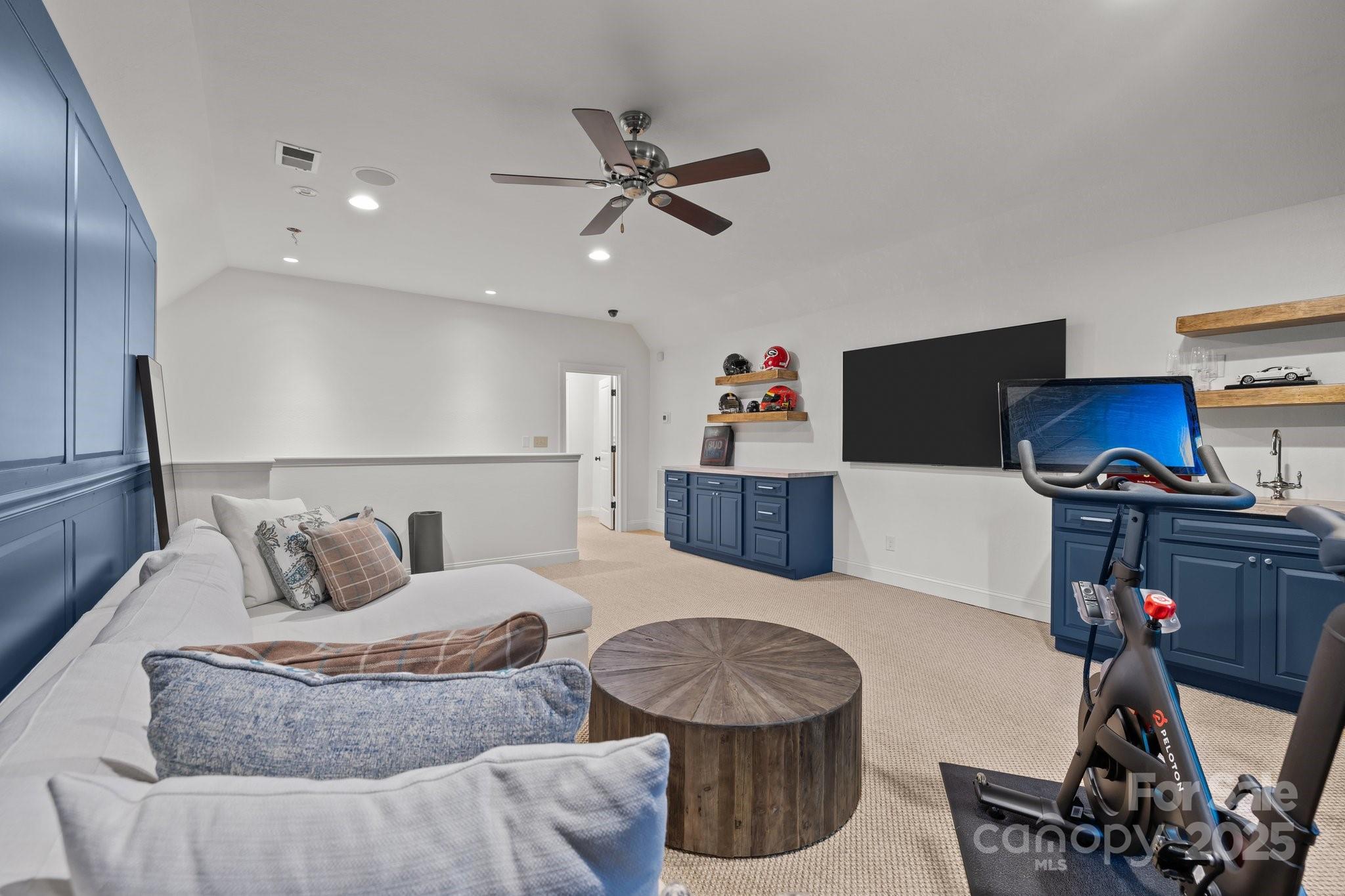 1625 Bibury Lane