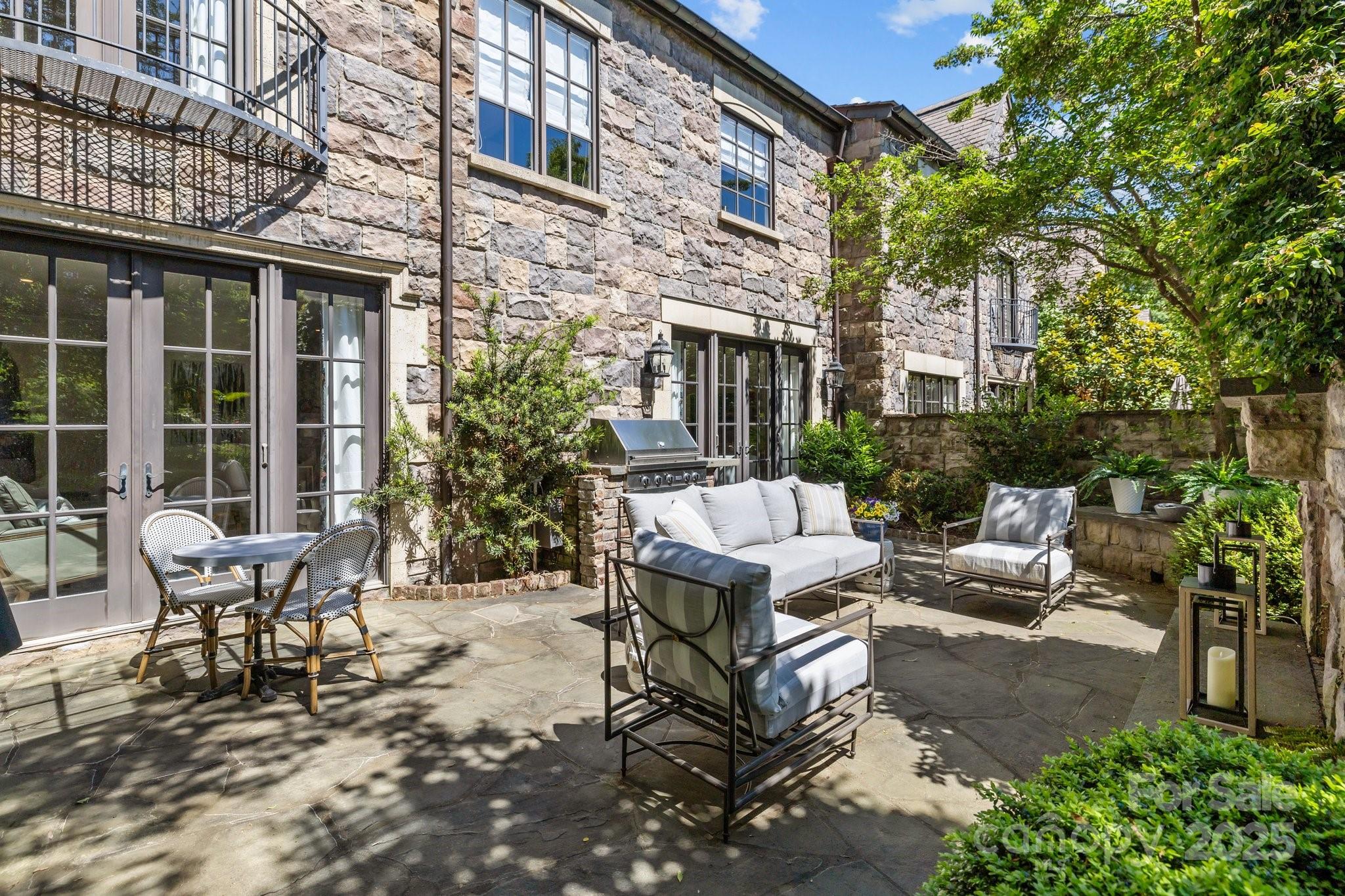1625 Bibury Lane