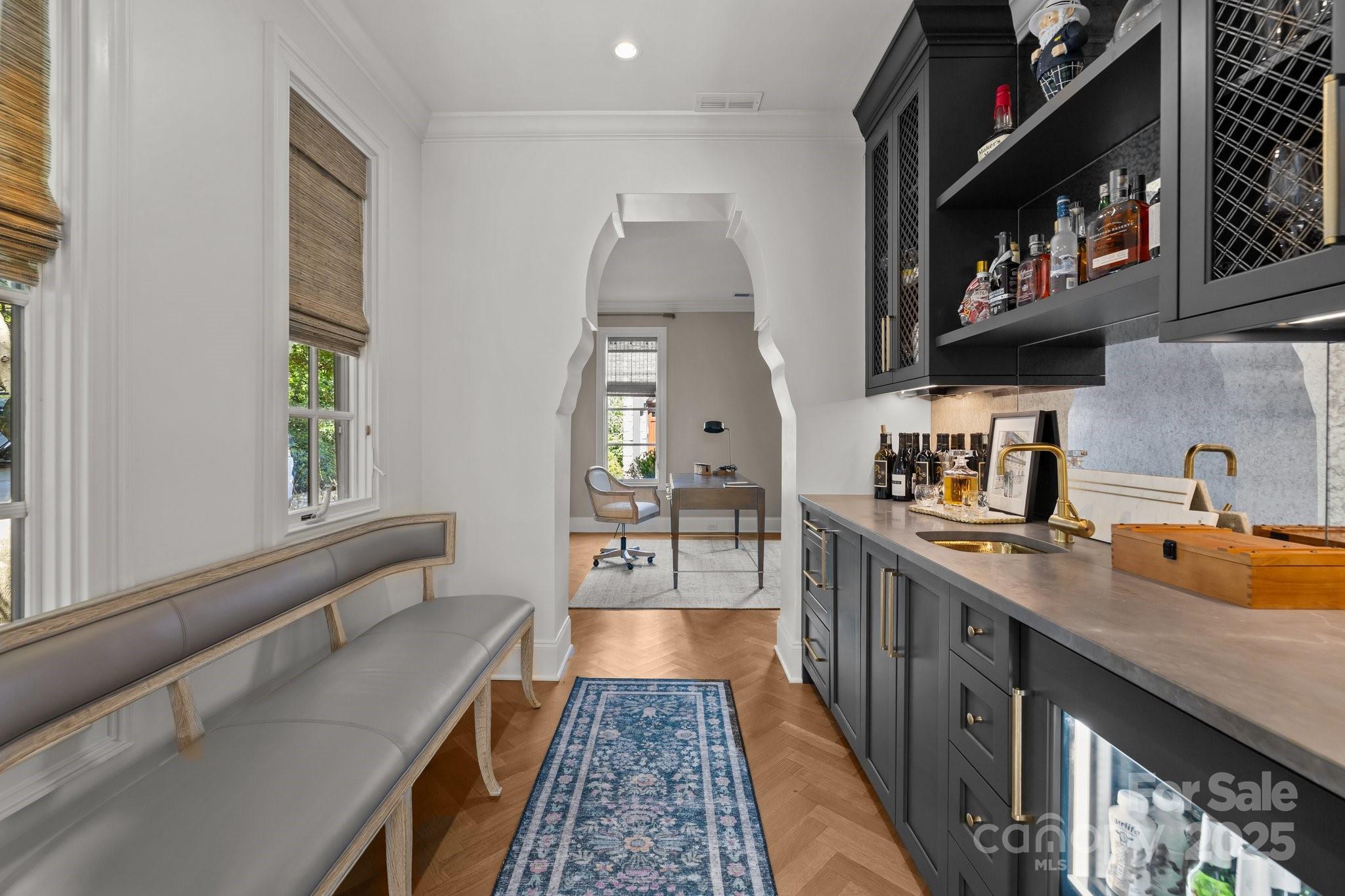 1625 Bibury Lane
