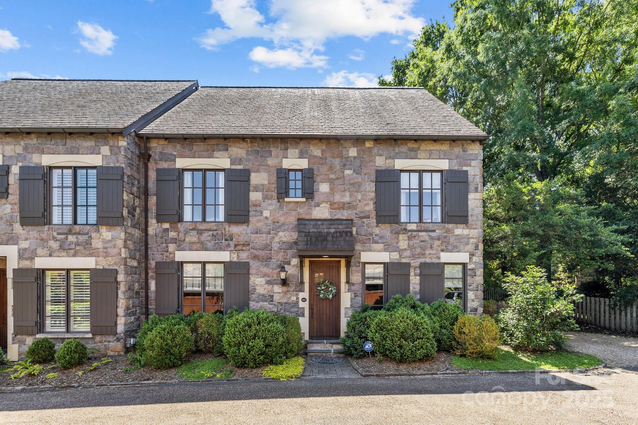 1625 Bibury Lane