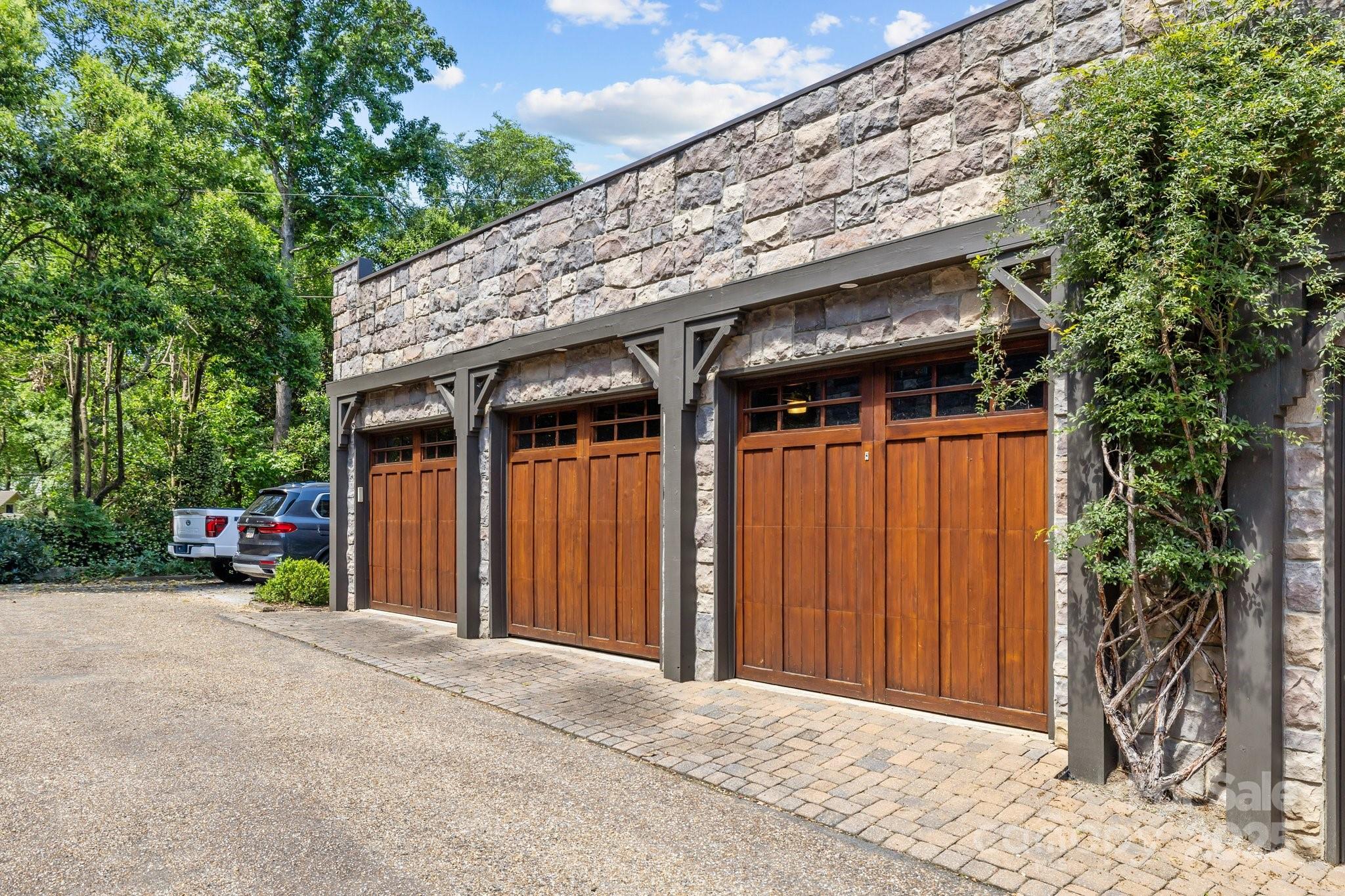 1625 Bibury Lane