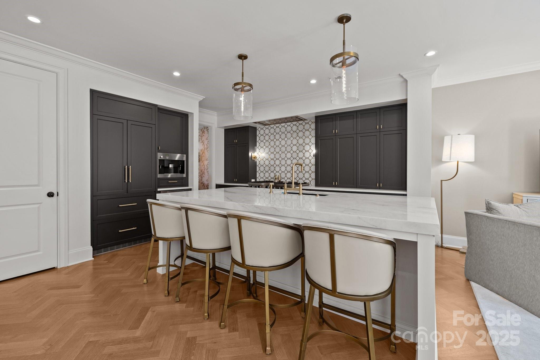 1625 Bibury Lane