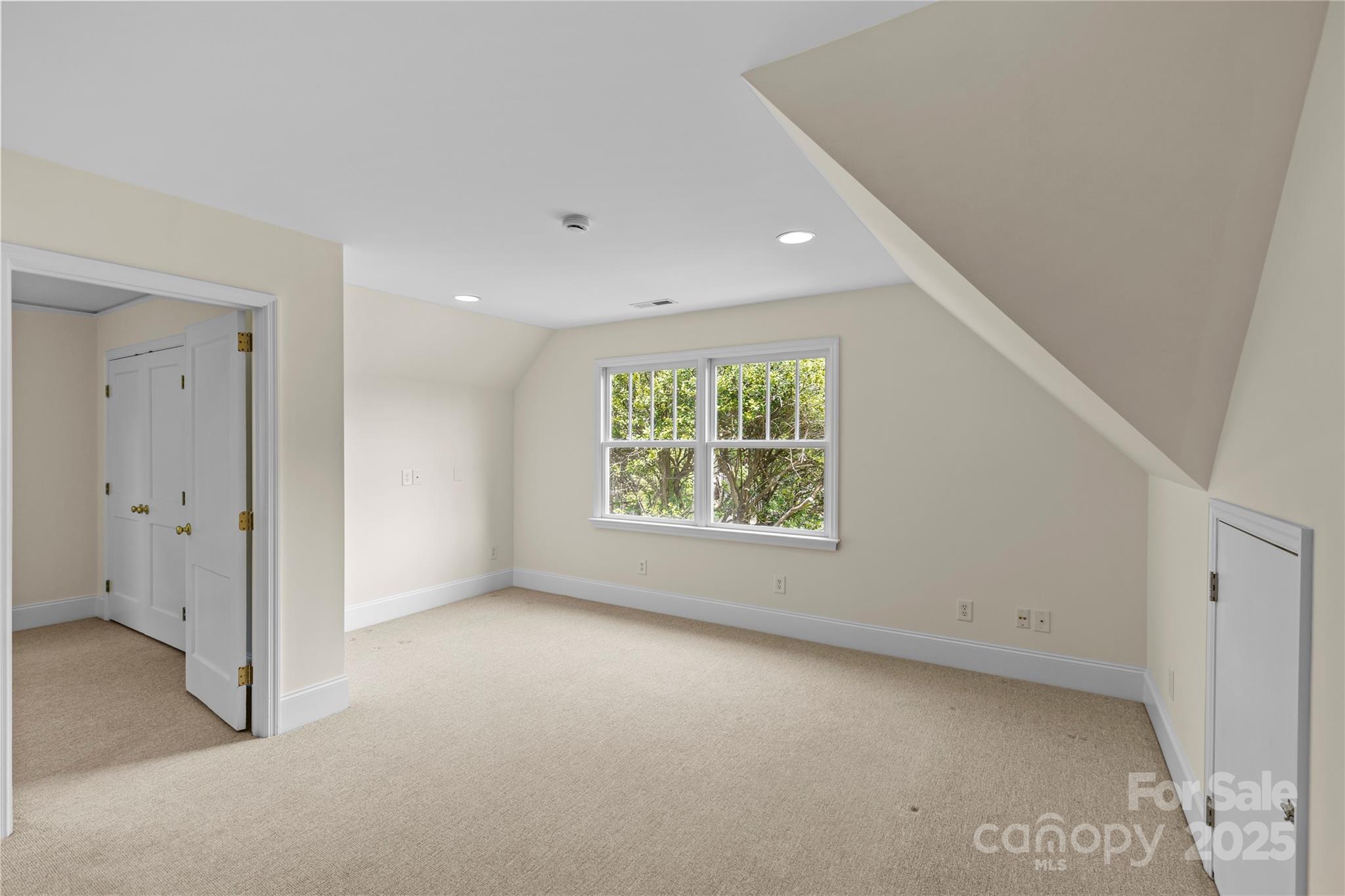 1500 Lynway Drive