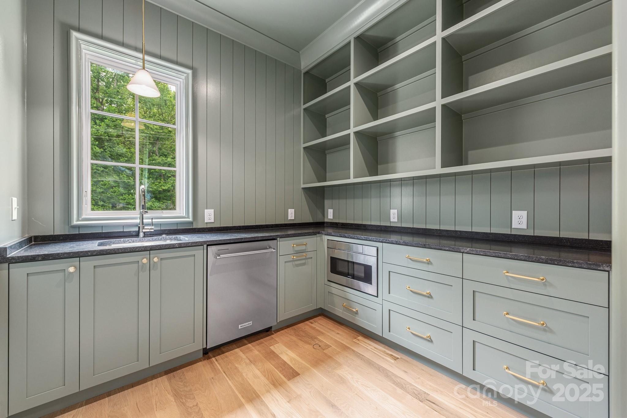5127 Lansing Drive