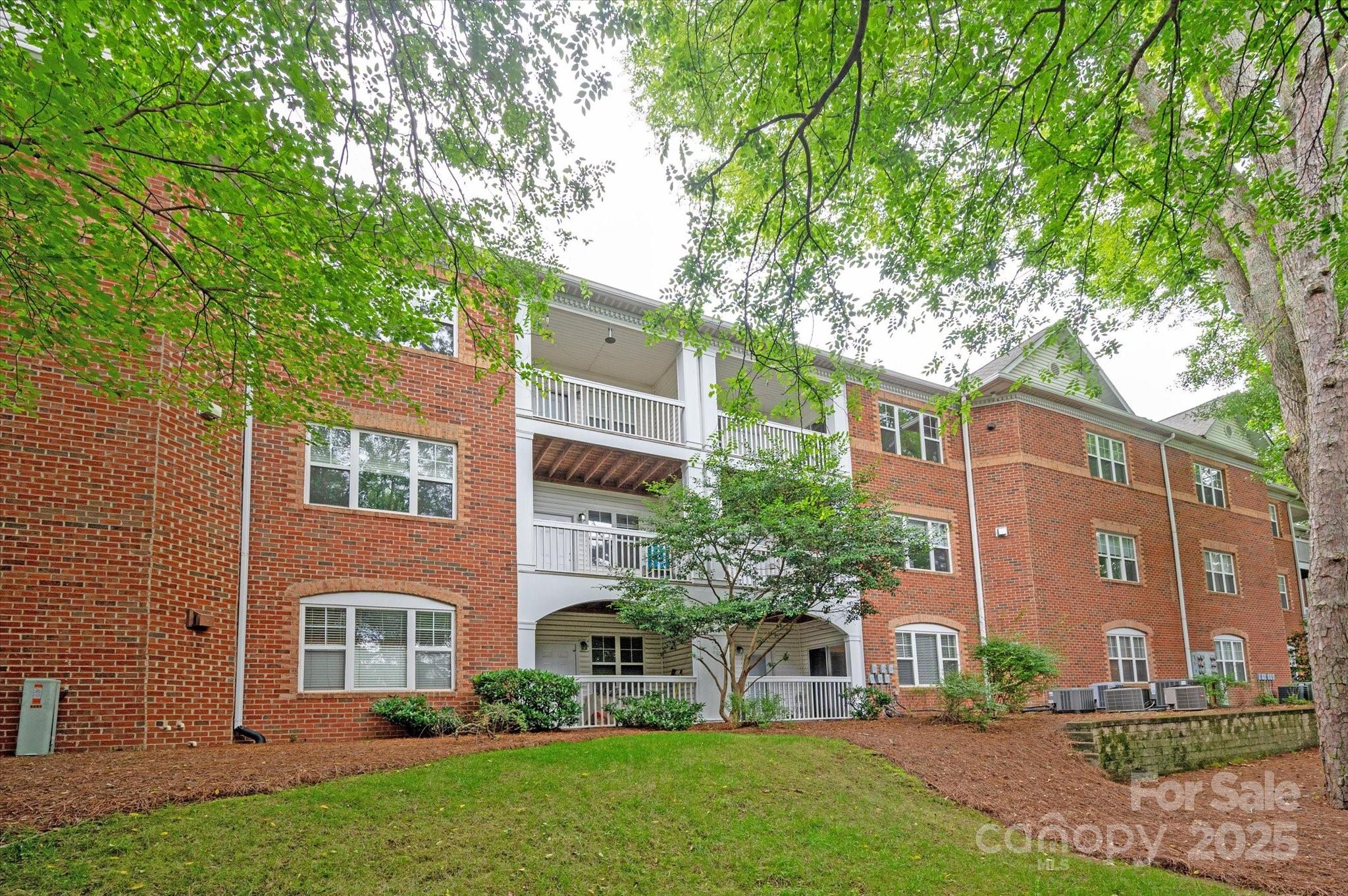 5601 Fairview Road Unit: 11