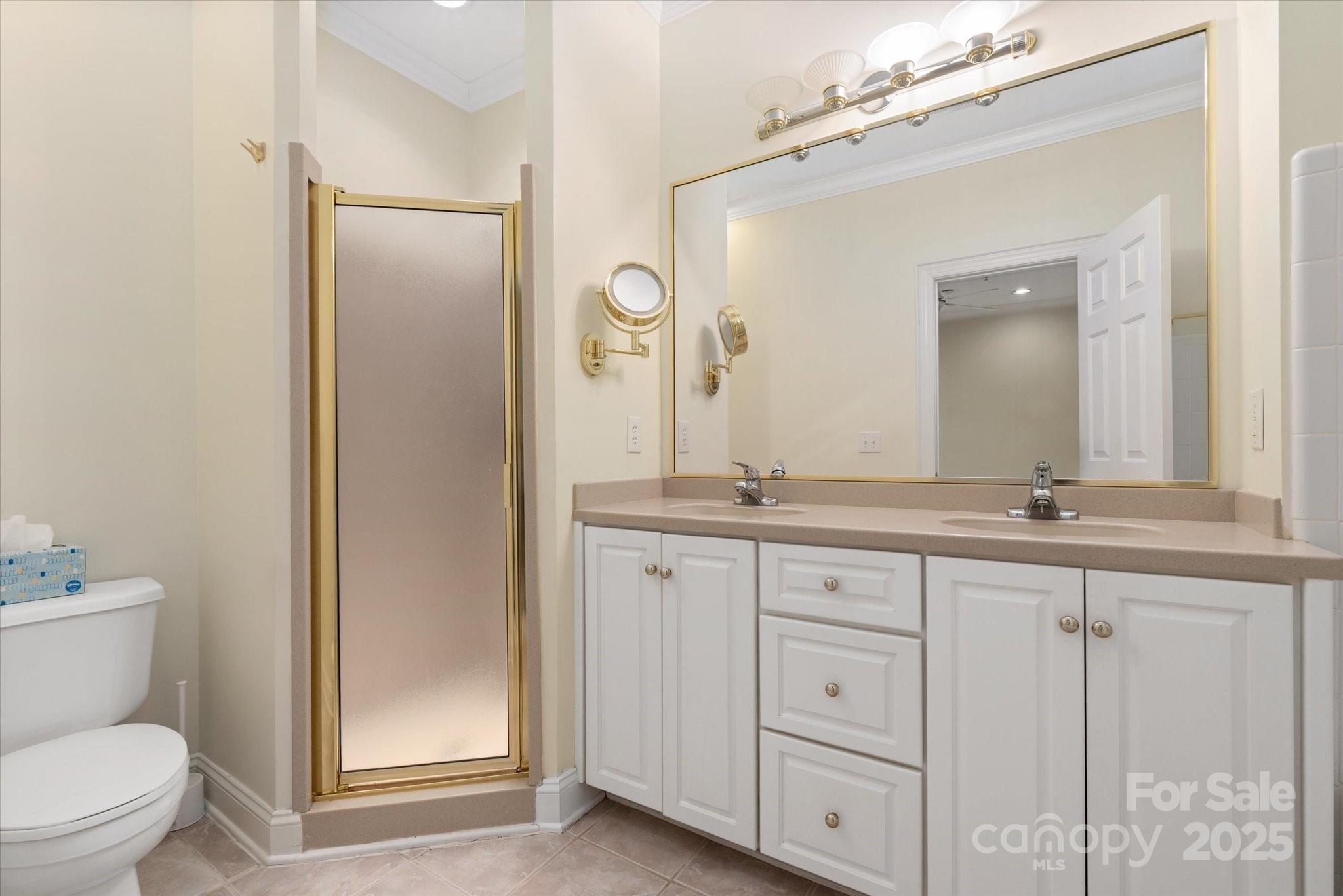 5601 Fairview Road Unit: 11