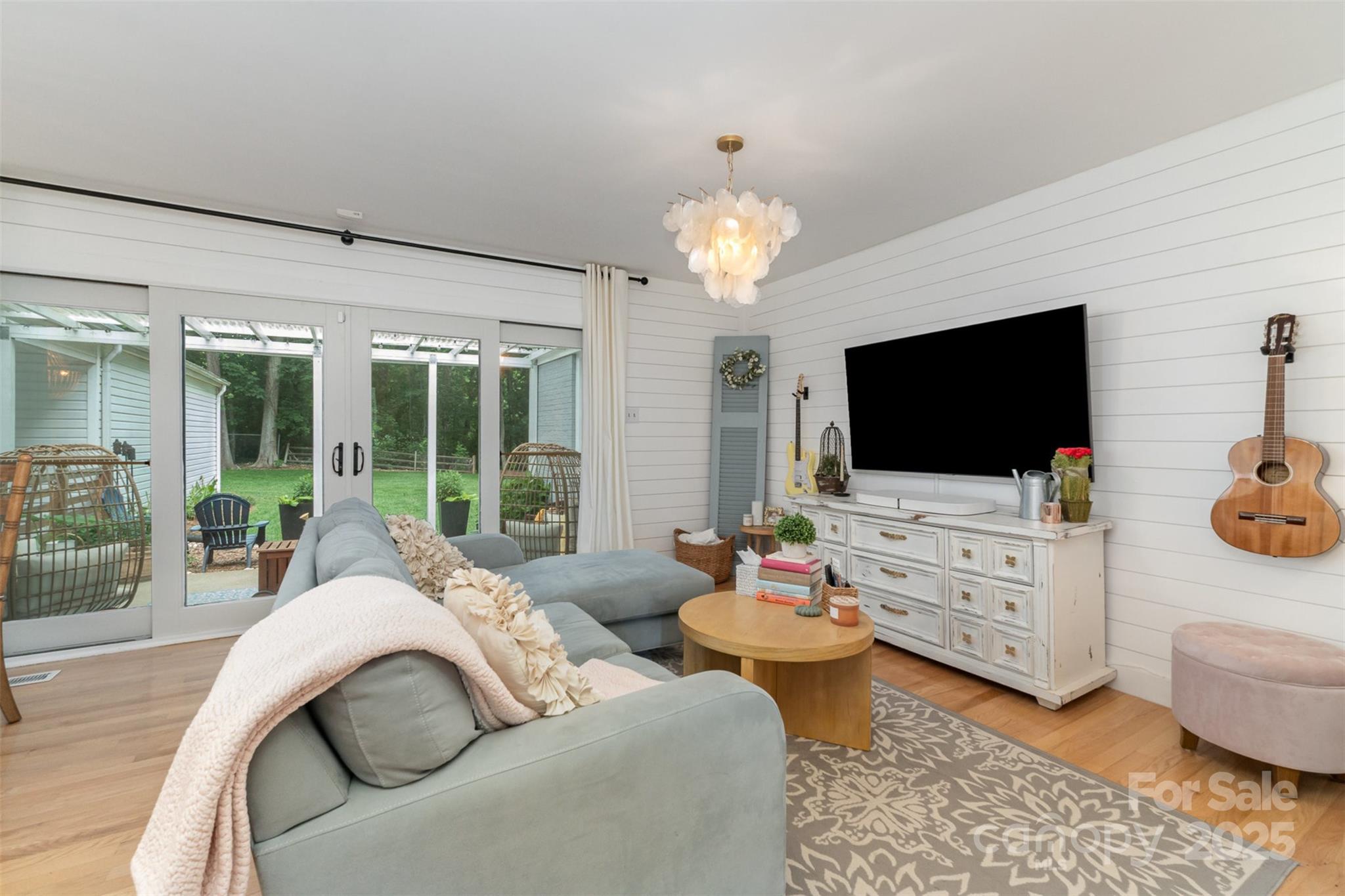827 Ashwyn Drive