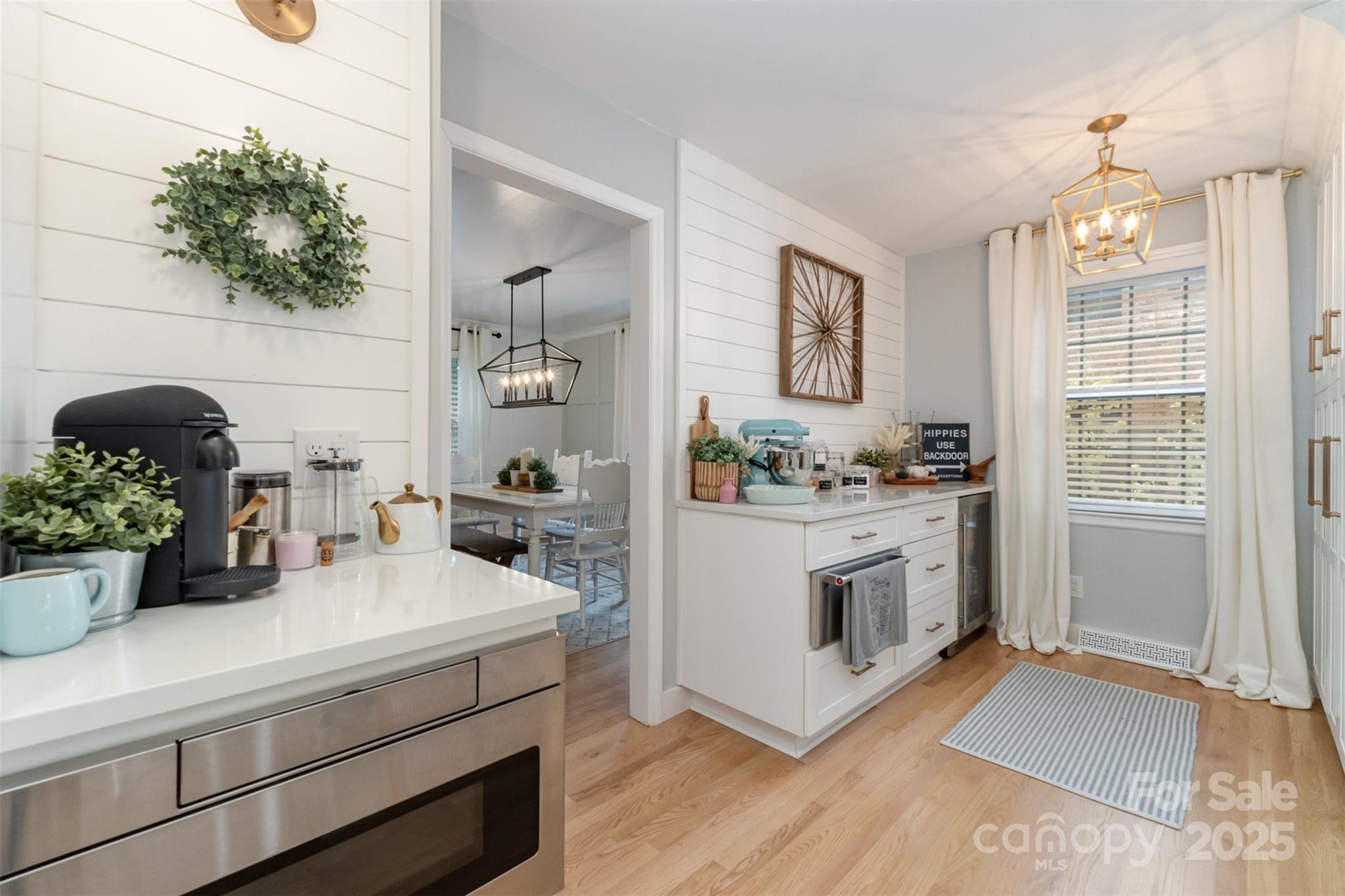 827 Ashwyn Drive