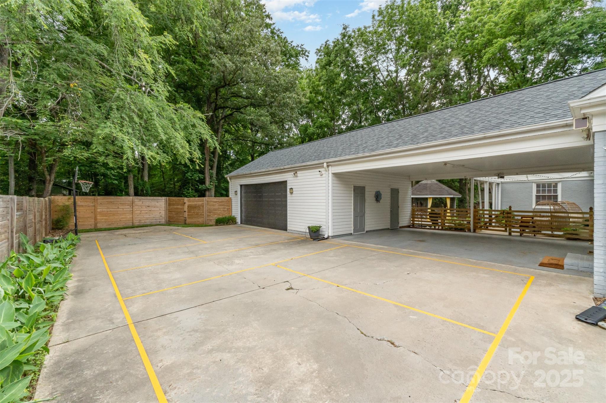 827 Ashwyn Drive