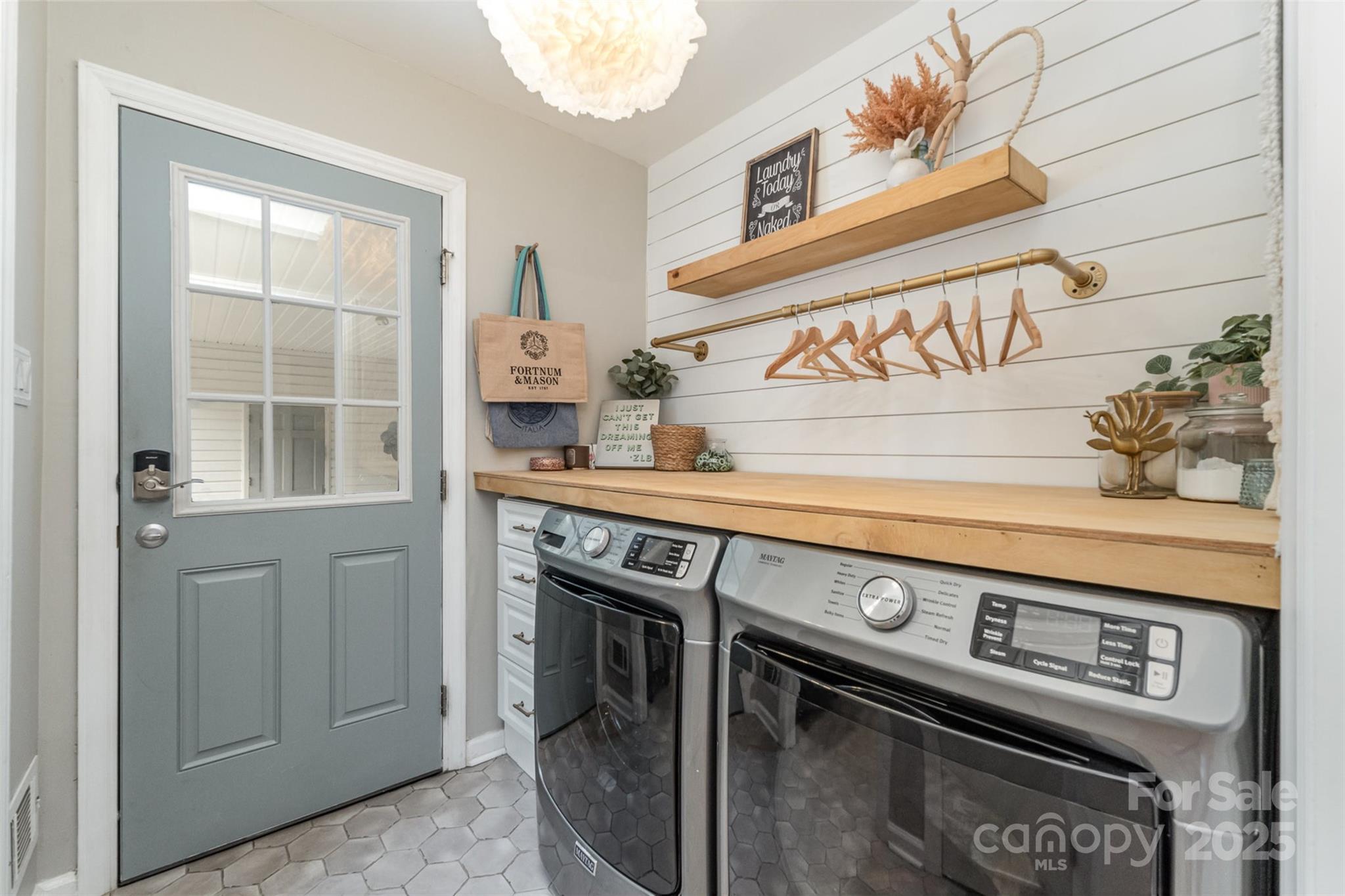 827 Ashwyn Drive